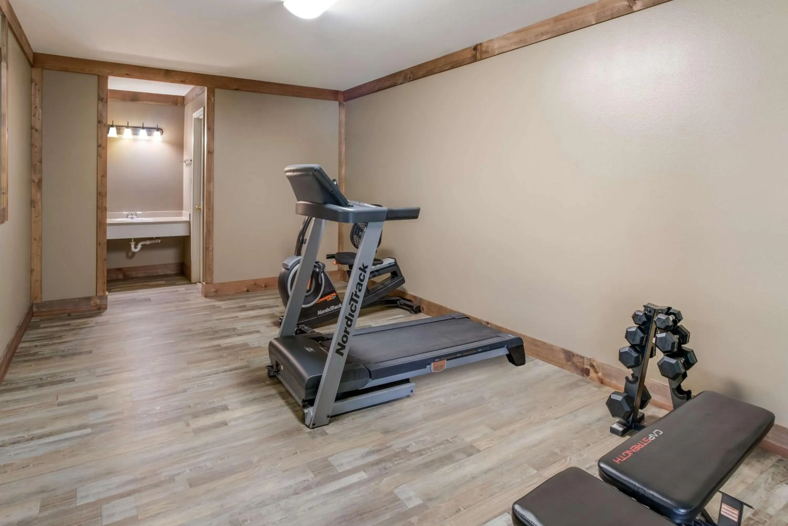 Spa and wellness centre/facilities in SureStay Hotel by Best Western Leesville