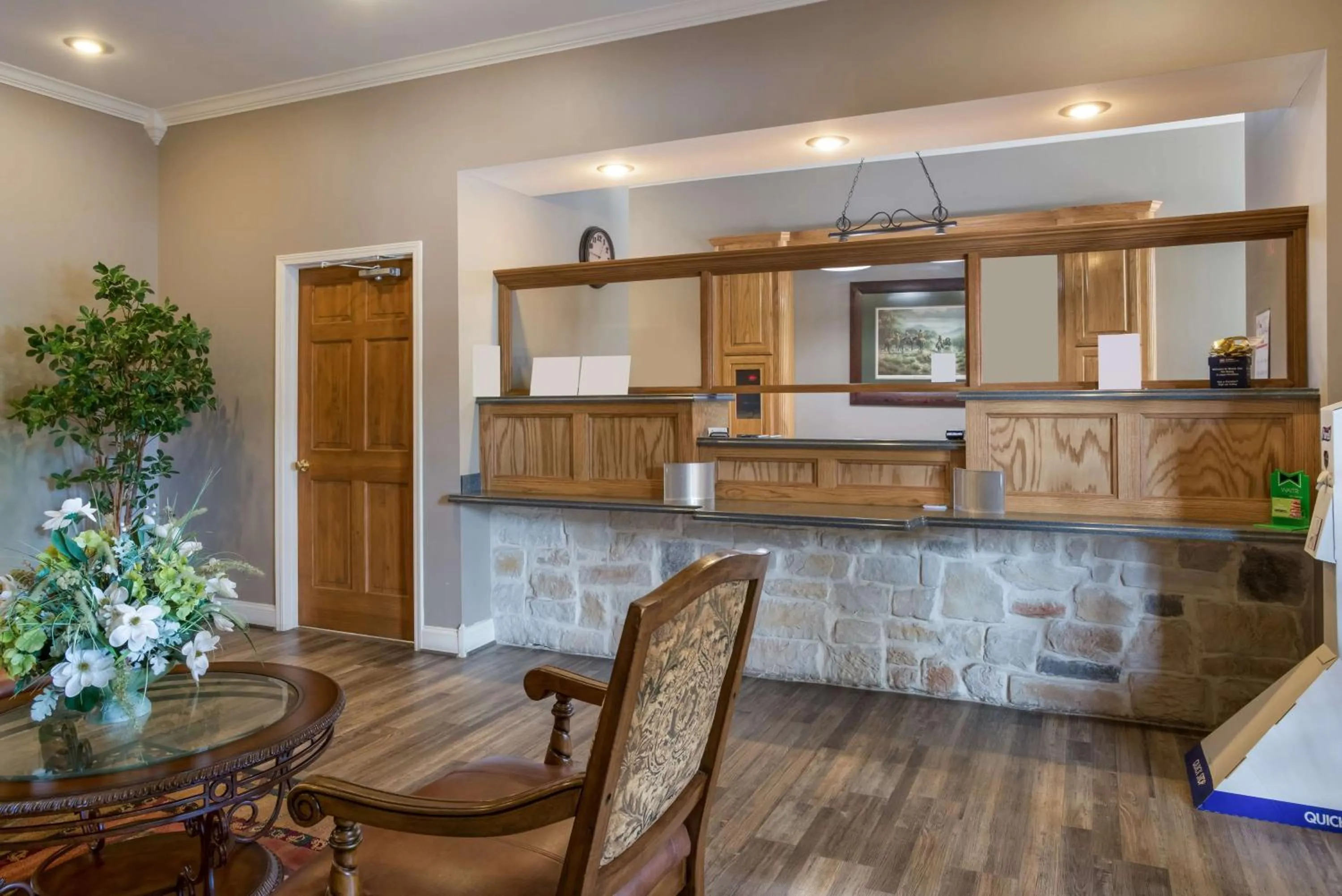 Lobby or reception in SureStay Hotel by Best Western Leesville