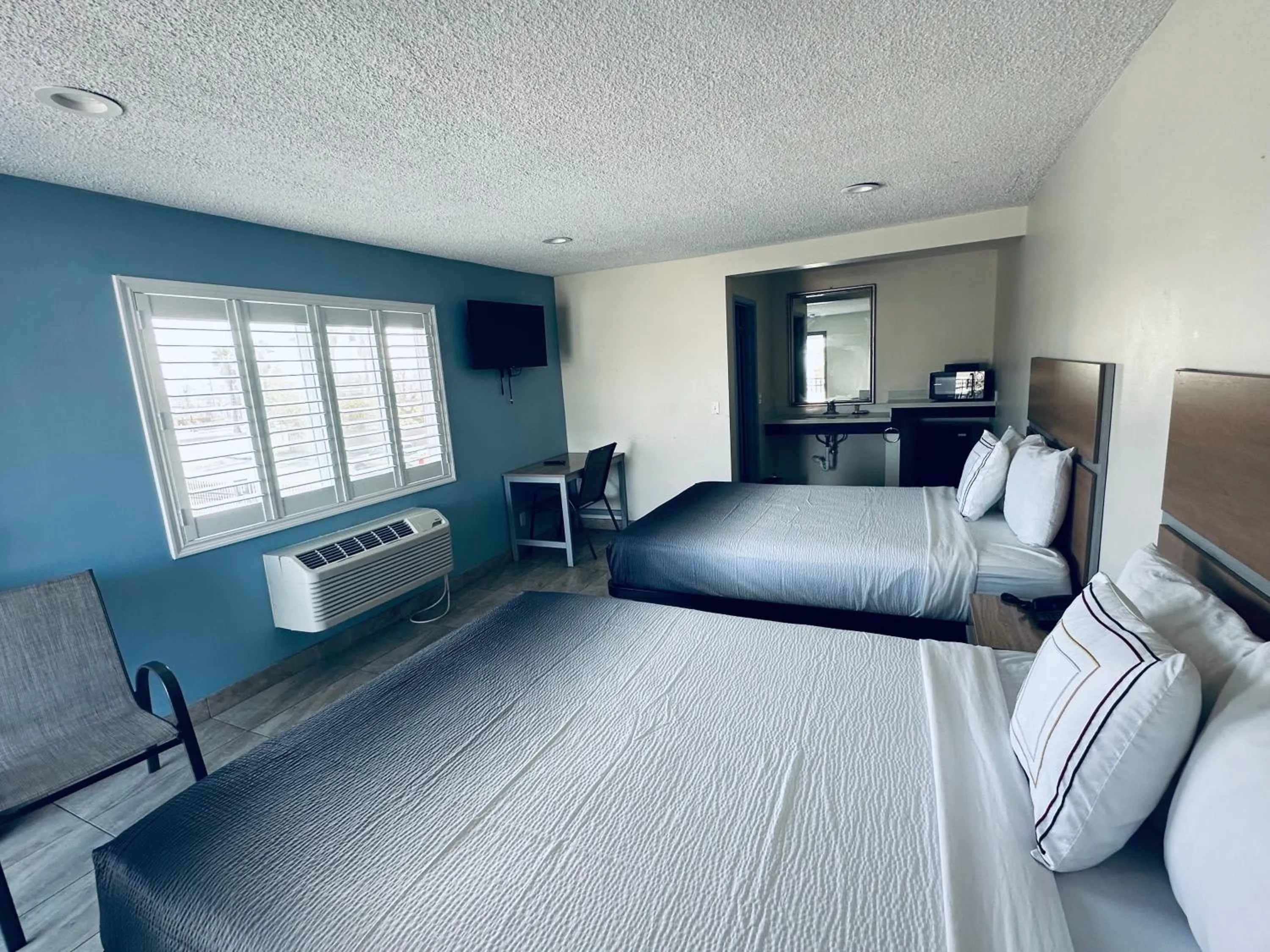 Super 8 by Wyndham Bakersfield CA