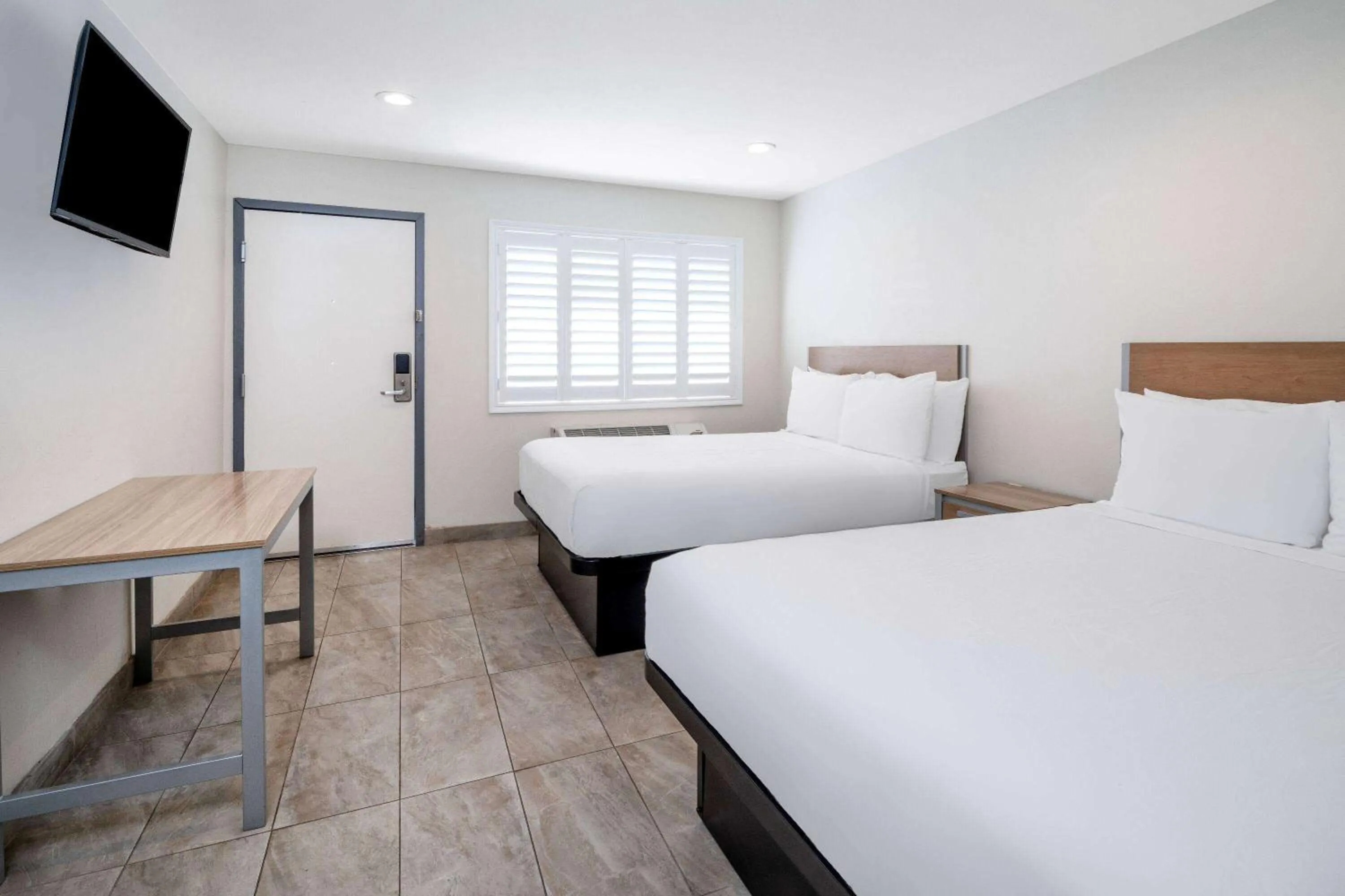 Photo of the whole room in Super 8 by Wyndham Bakersfield CA