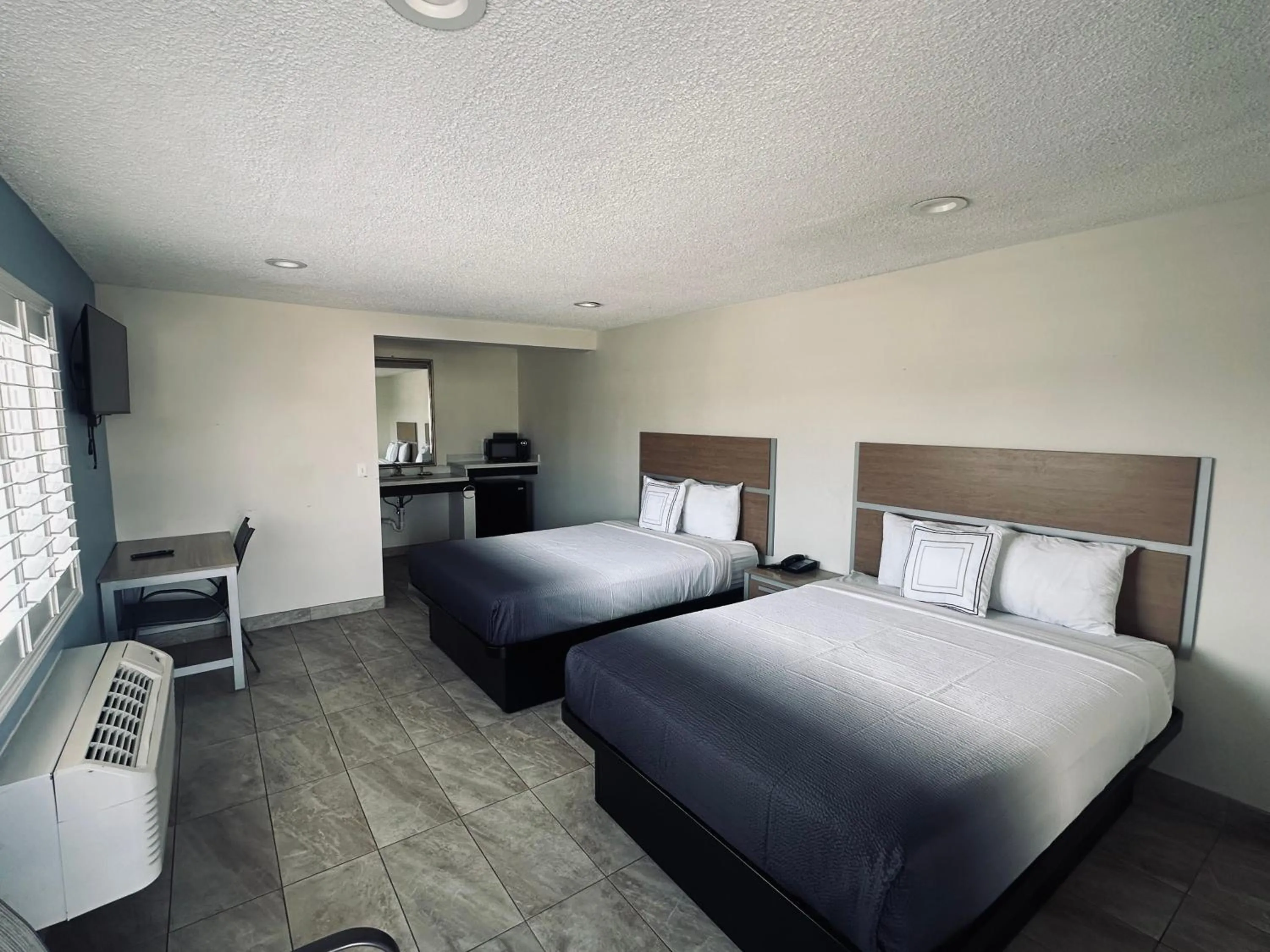 Super 8 by Wyndham Bakersfield CA