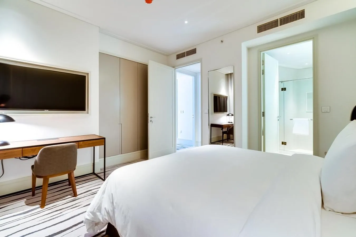 Bed in Vida Downtown Residences