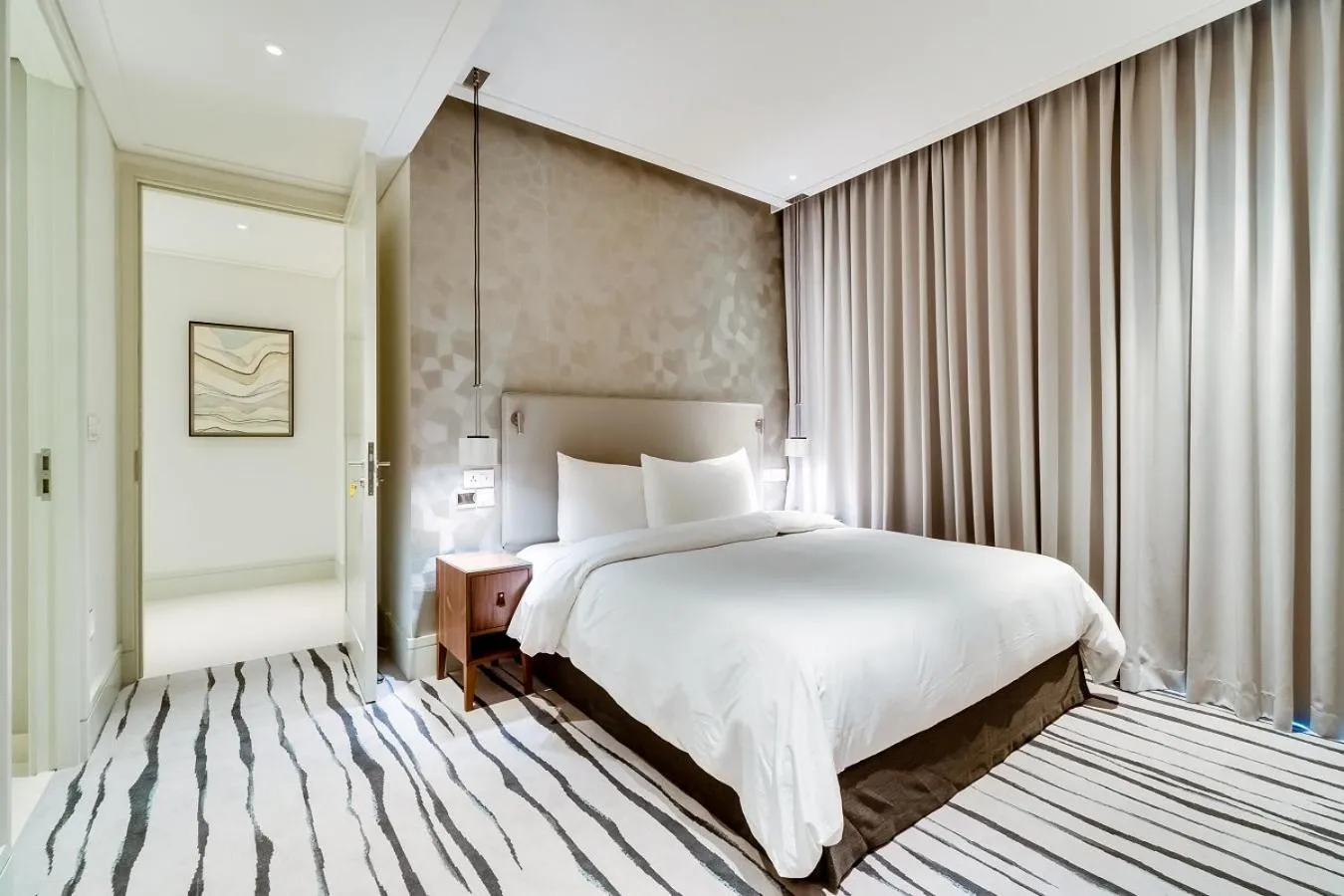 Bed in Vida Downtown Residences