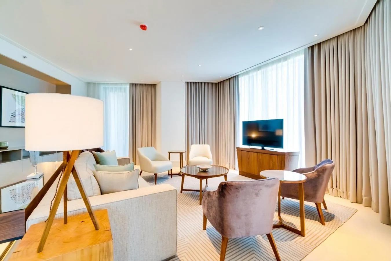 TV and multimedia in Vida Downtown Residences