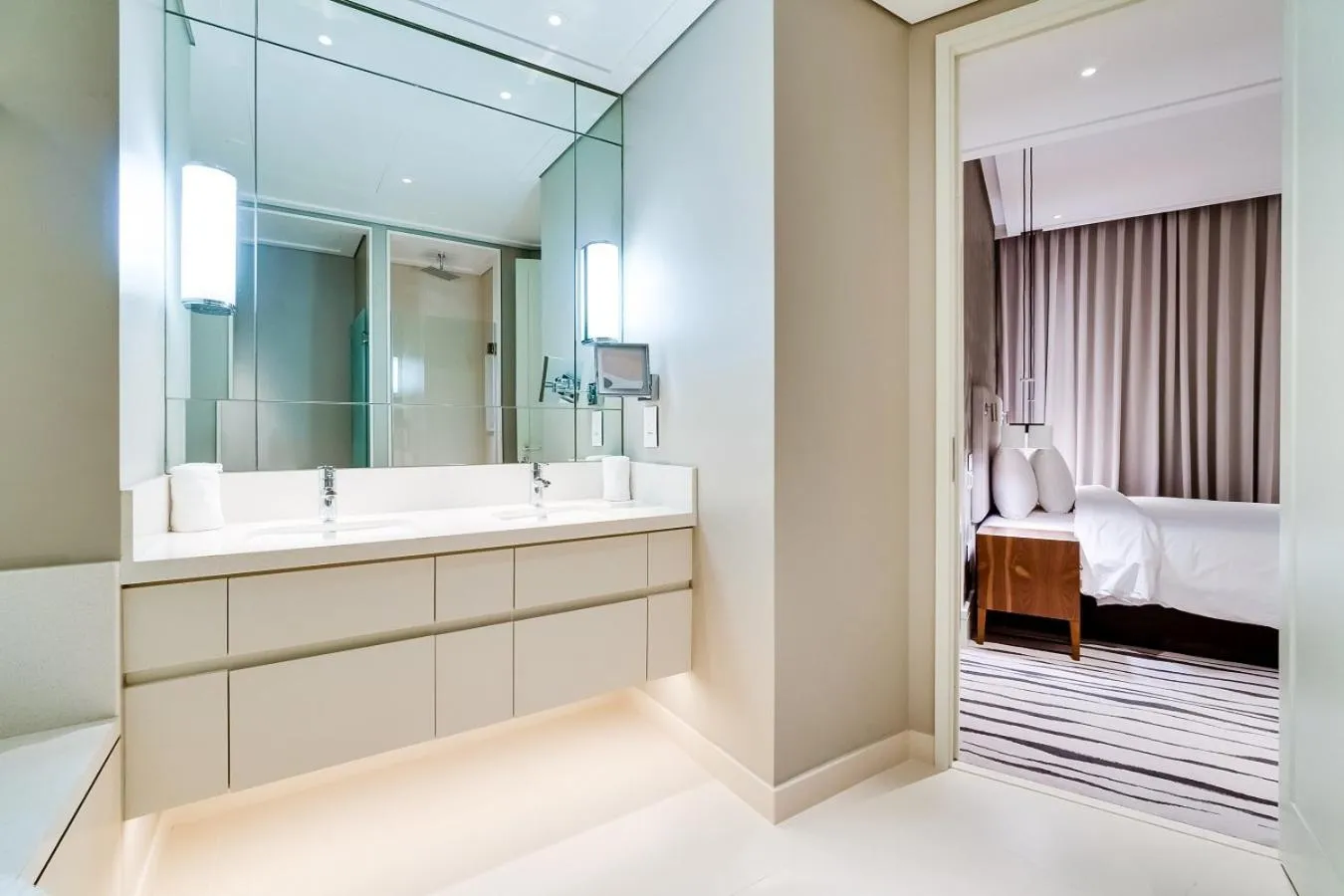 Shower in Vida Downtown Residences