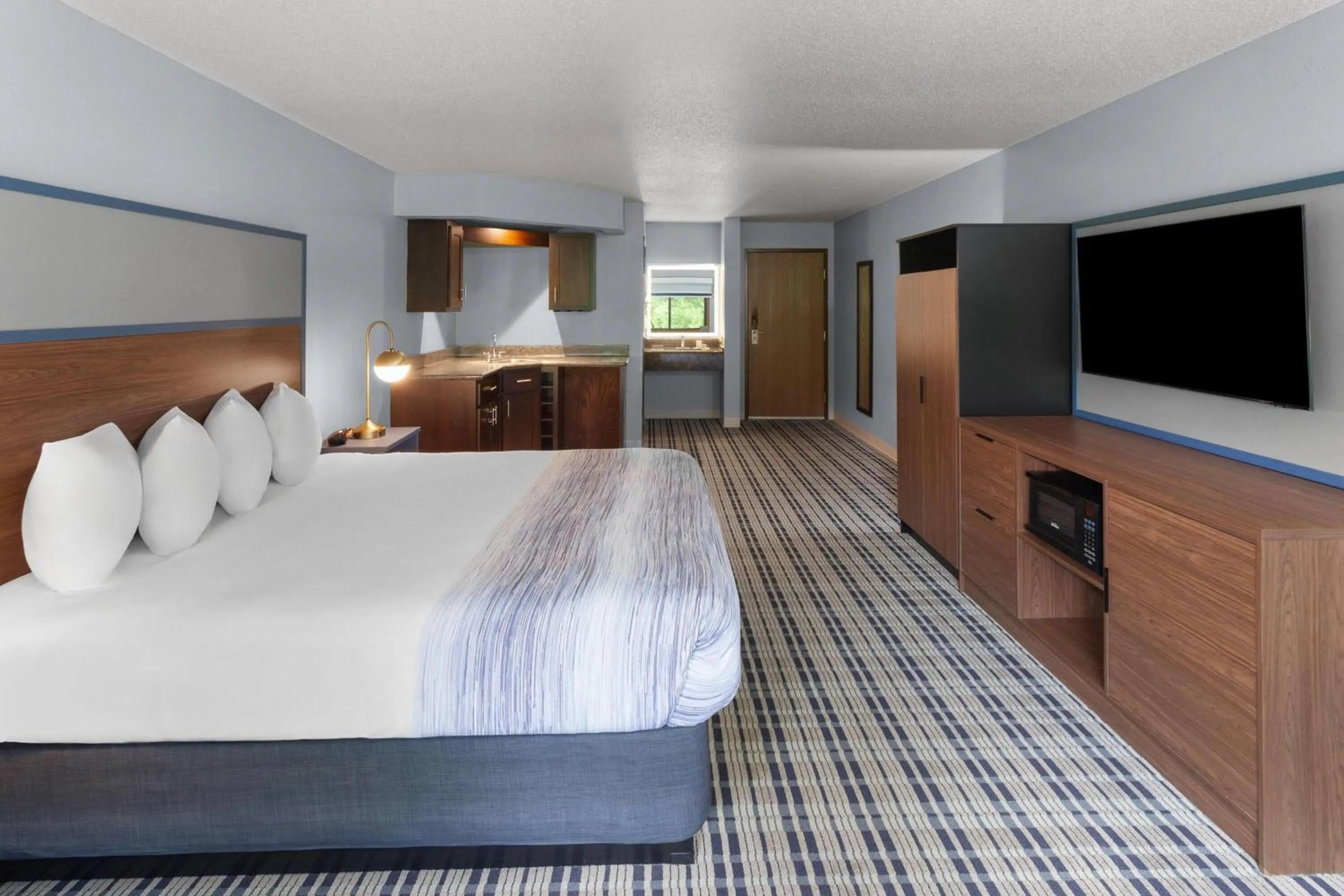 Photo of the whole room, Bed in AmericInn by Wyndham West Salem