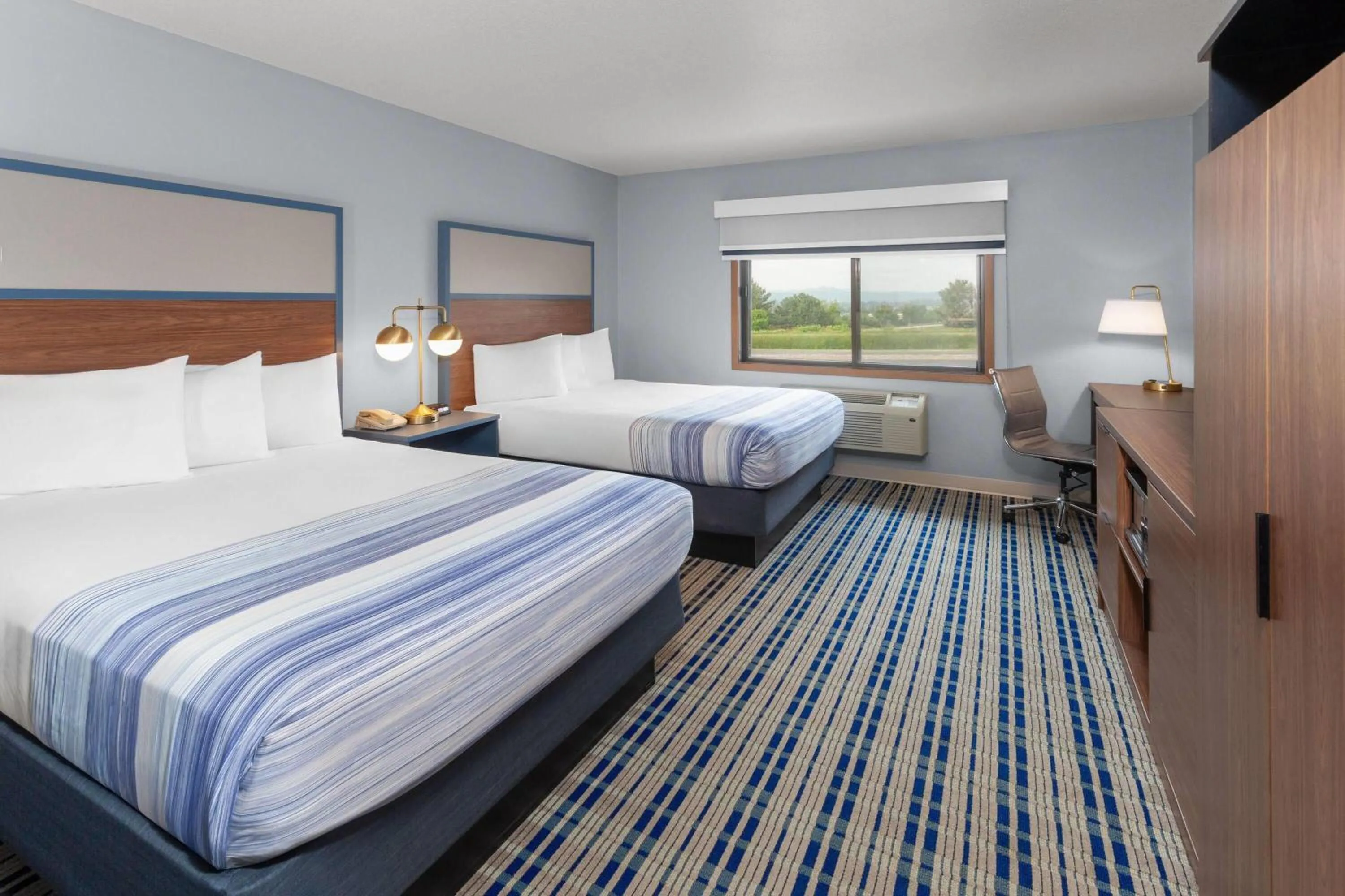 Photo of the whole room, Bed in AmericInn by Wyndham West Salem