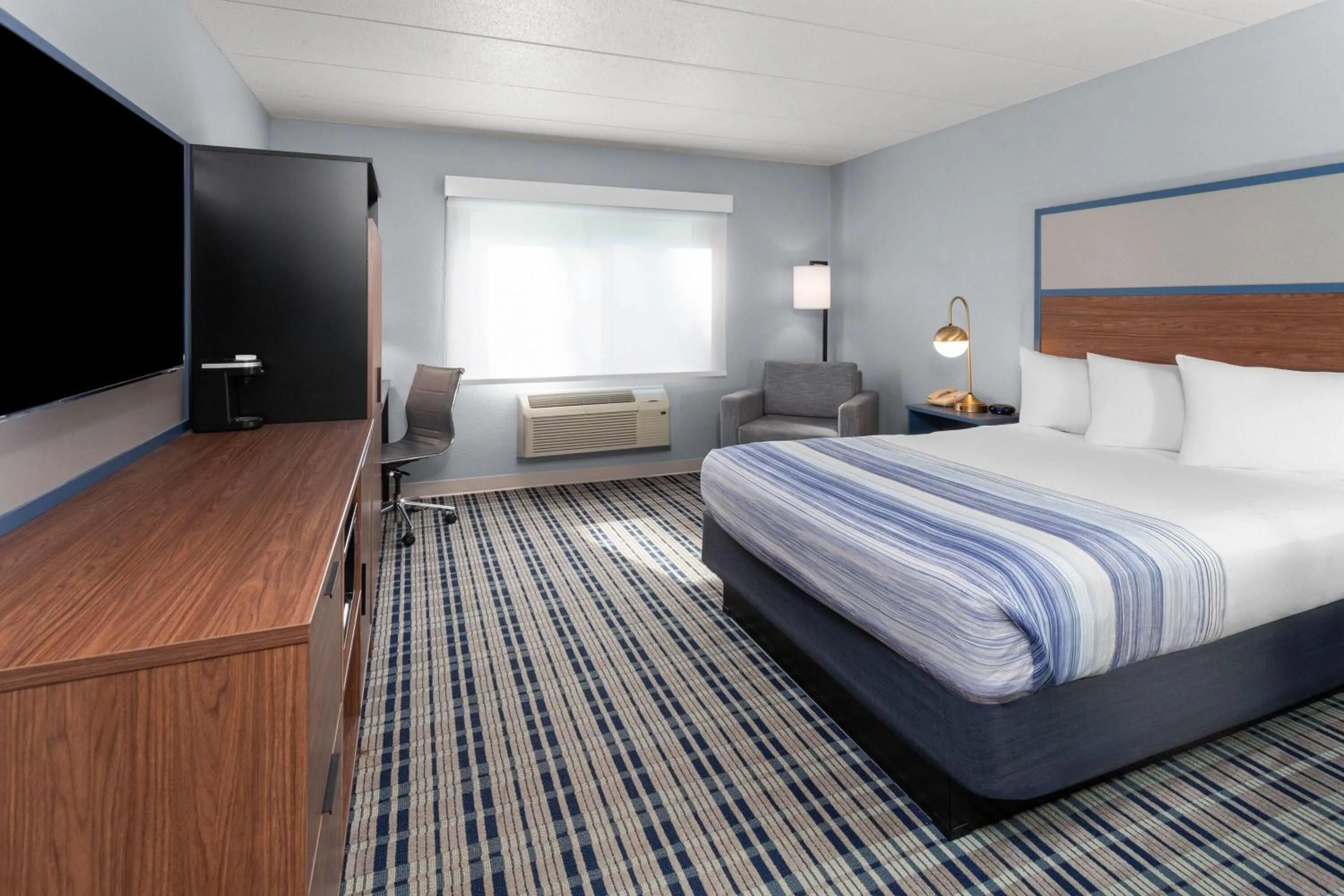Photo of the whole room, Bed in AmericInn by Wyndham West Salem