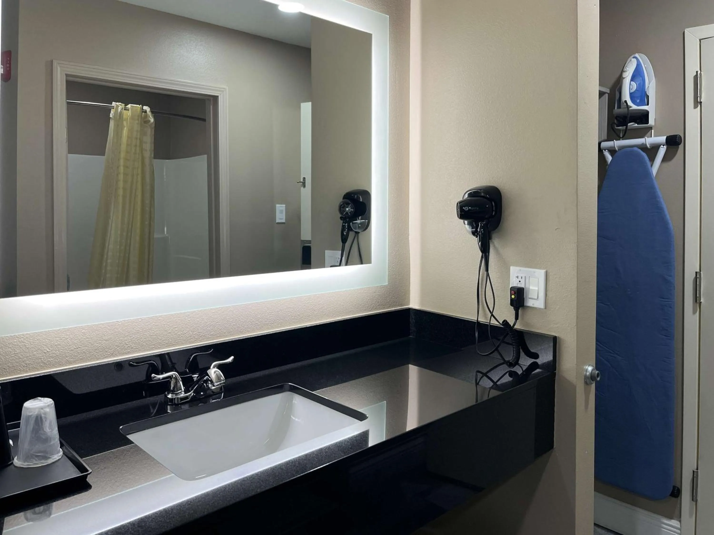 Bathroom in Motel 6 Houma, LA