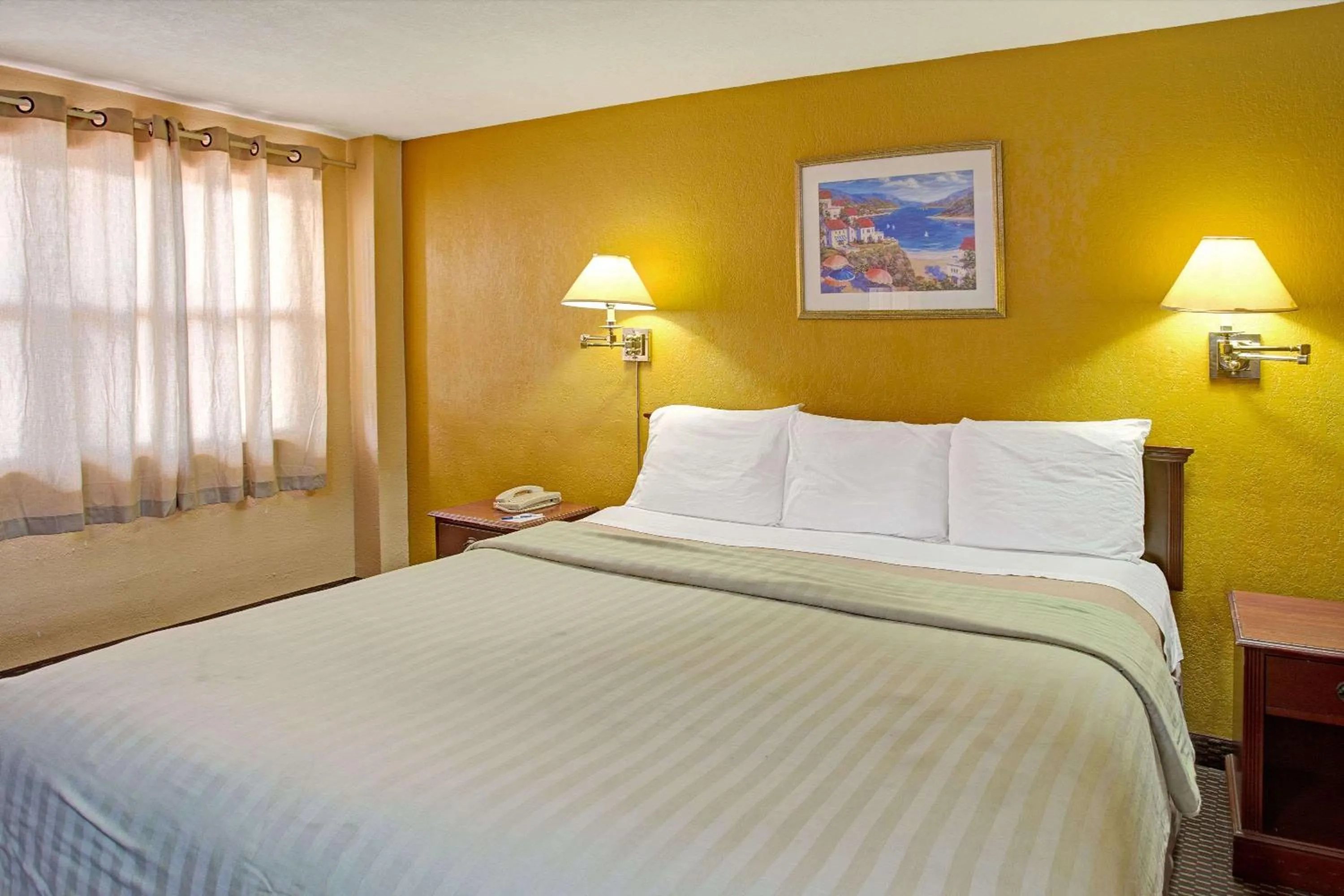 Photo of the whole room in Travelodge by Wyndham Fort Lauderdale