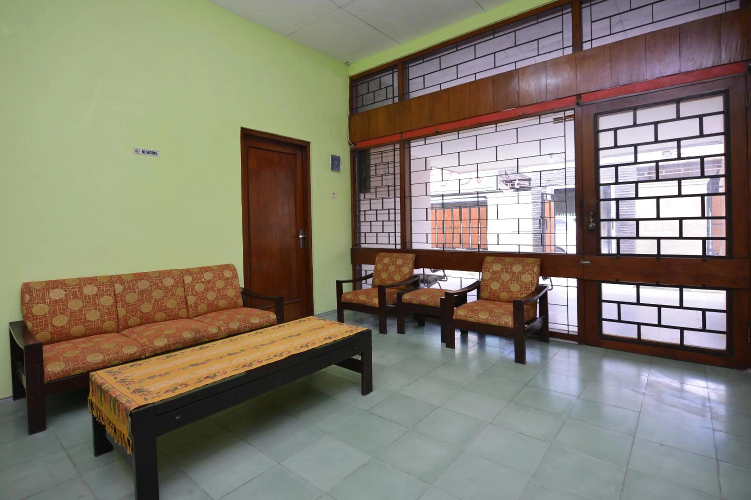 Seating area in Super OYO 1046 Omah Pathok