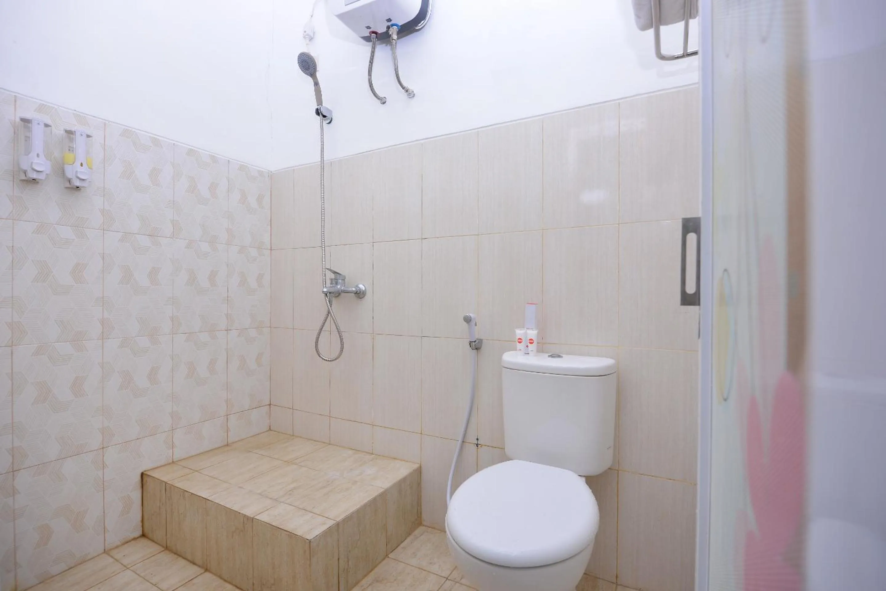 Bathroom in Super OYO 1046 Omah Pathok