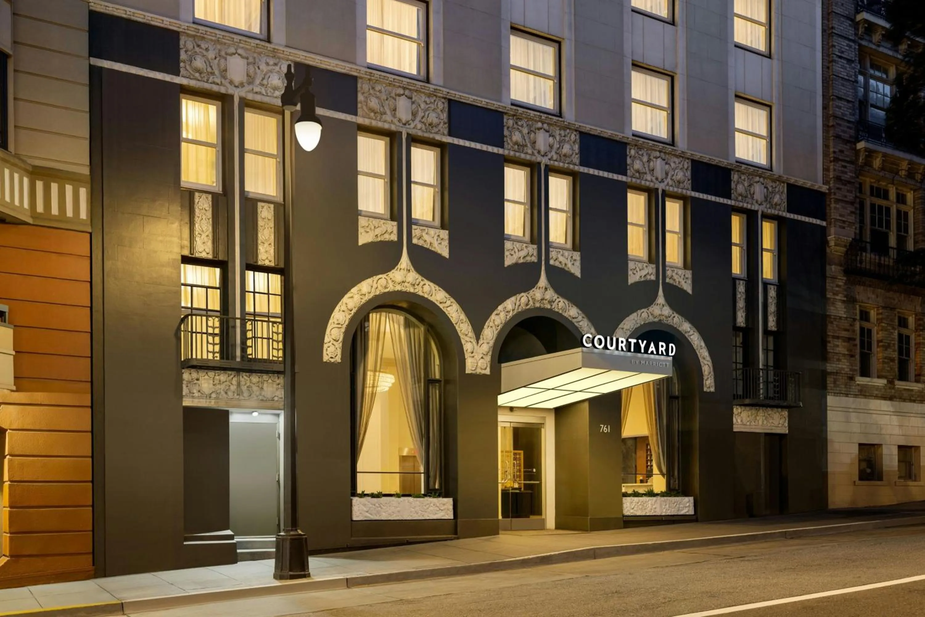 Property building in Courtyard by Marriott San Francisco Union Square