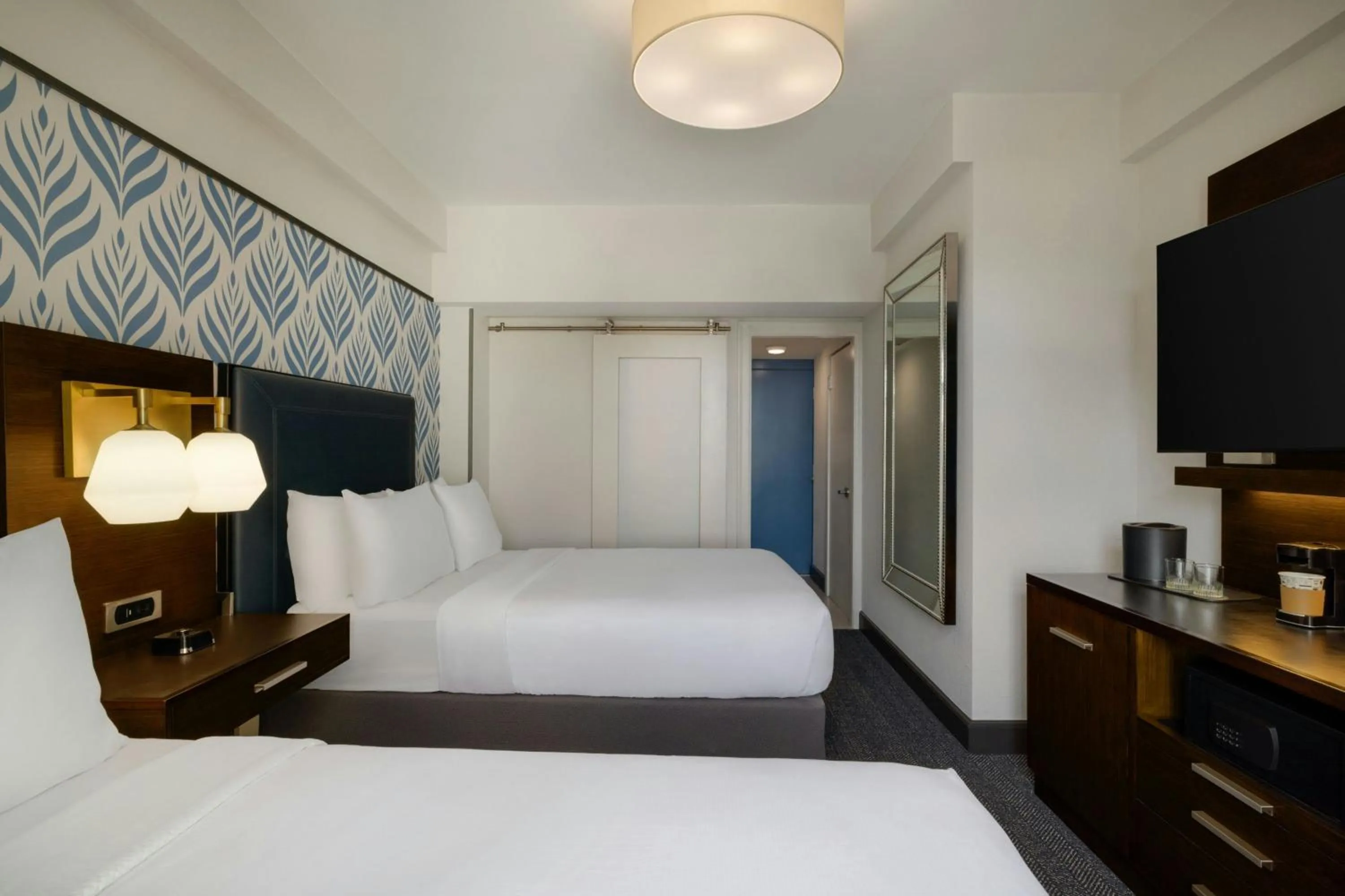 Photo of the whole room, Bed in Courtyard by Marriott San Francisco Union Square