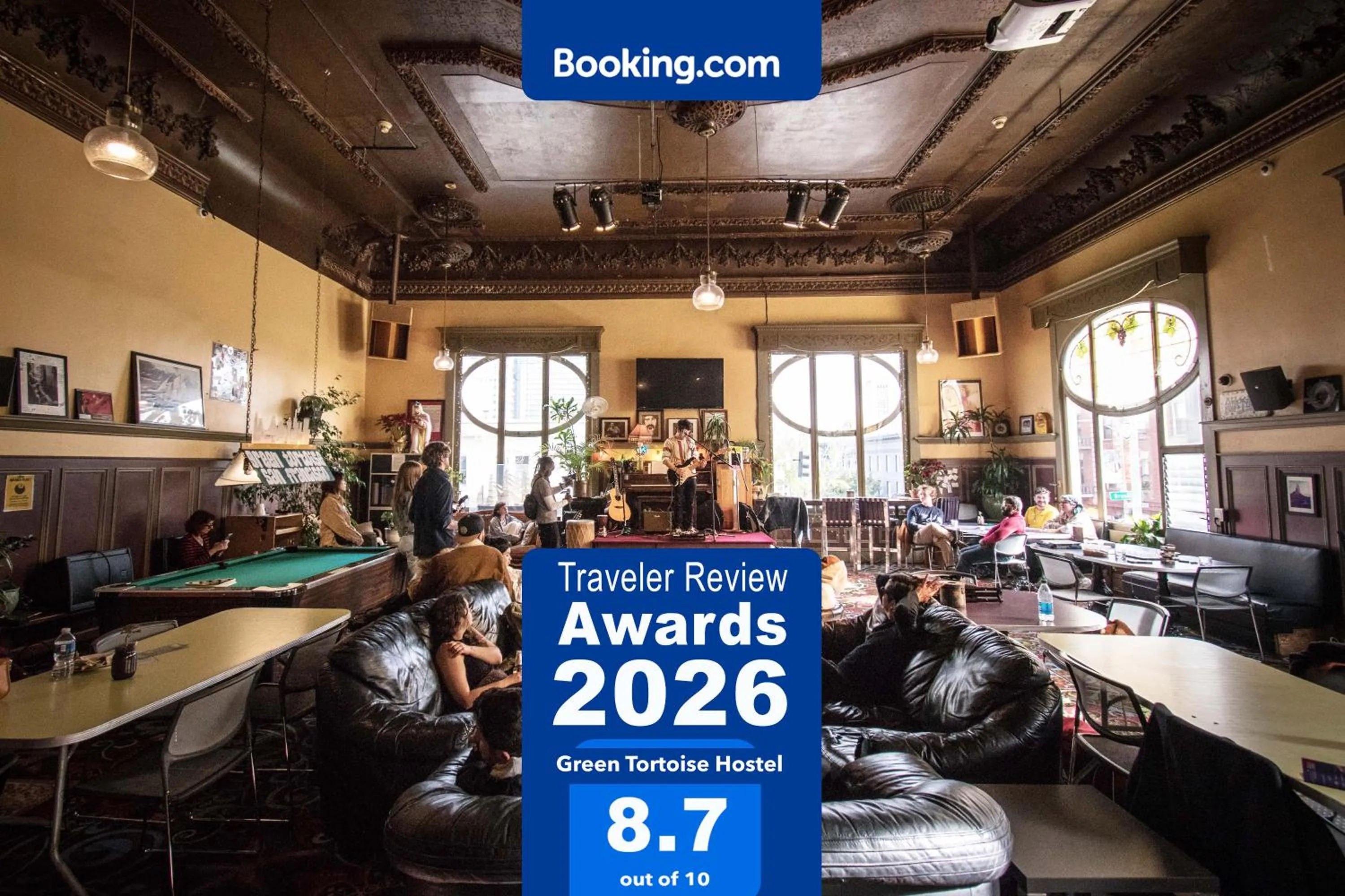 Communal lounge/ TV room in Green Tortoise Hostel