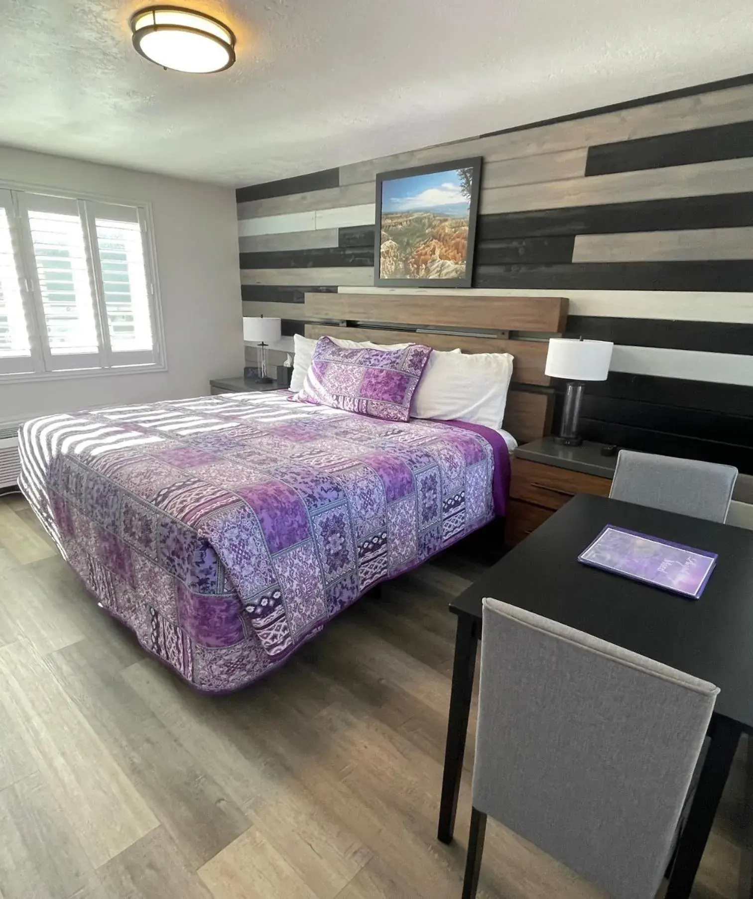Family Room in Purple Sage Motel Family Room in Purple Sage Motel