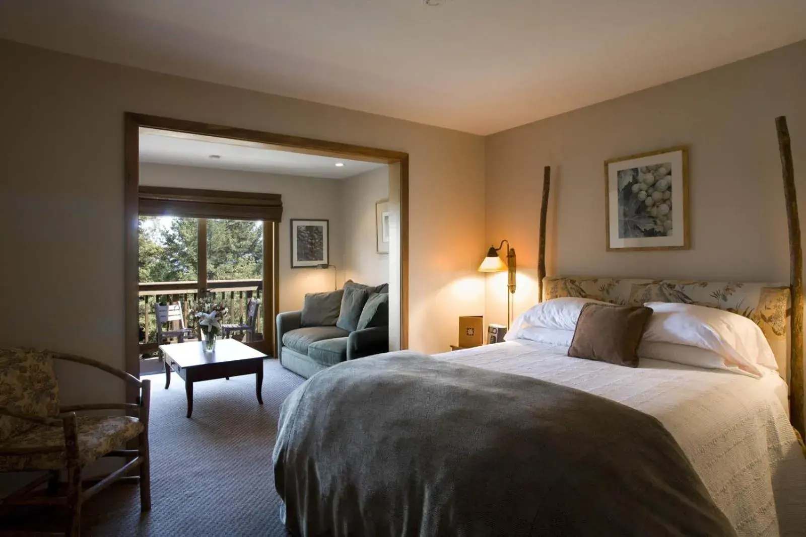 Queen Room with Balcony and View in Mountain Home Inn Queen Room with Balcony and View in Mountain Home Inn