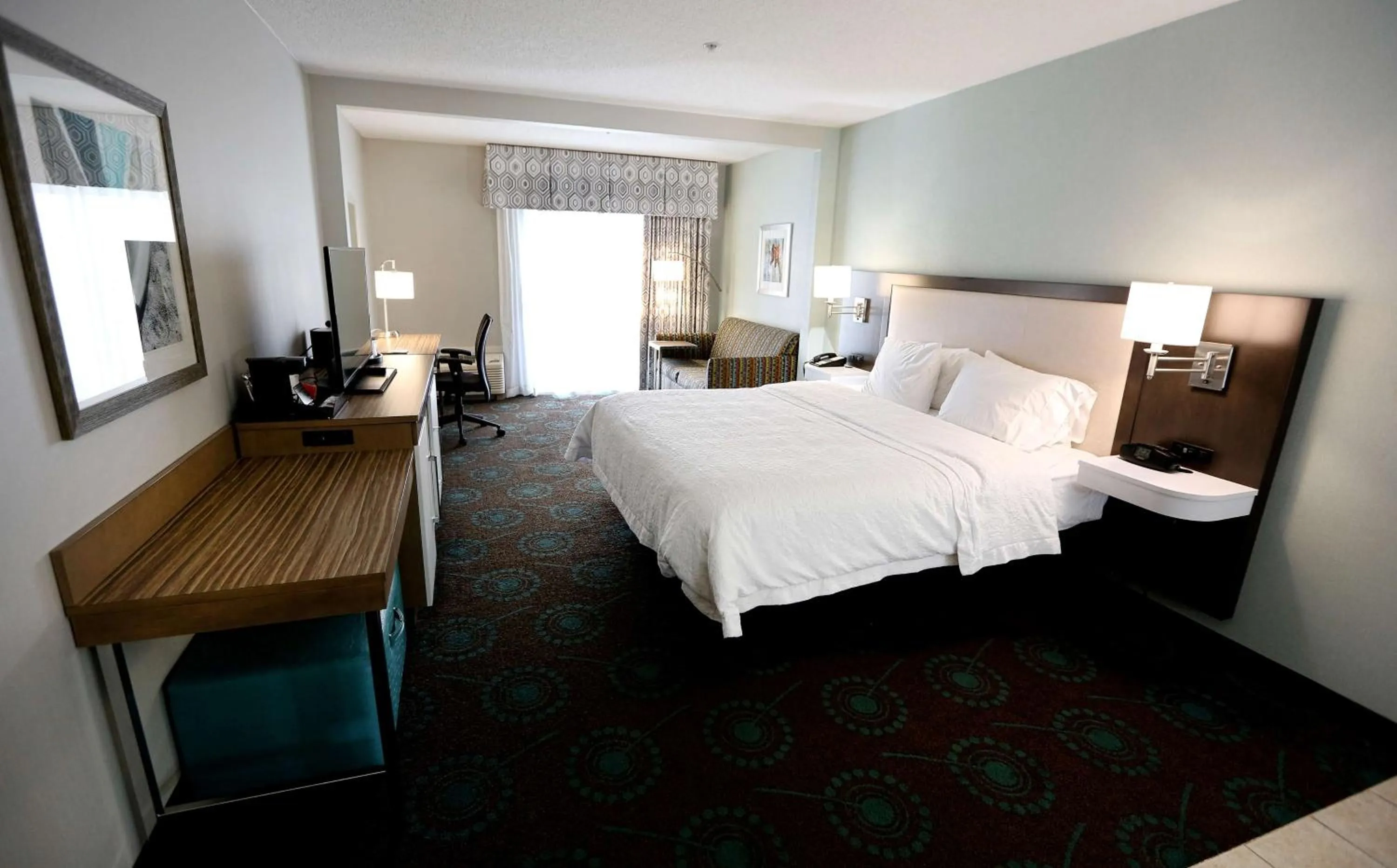 King Room with Whirlpool - Mobility/Hearing Accessible - Non-Smoking in Hampton Inn & Suites Chincoteague-Waterfront, Va