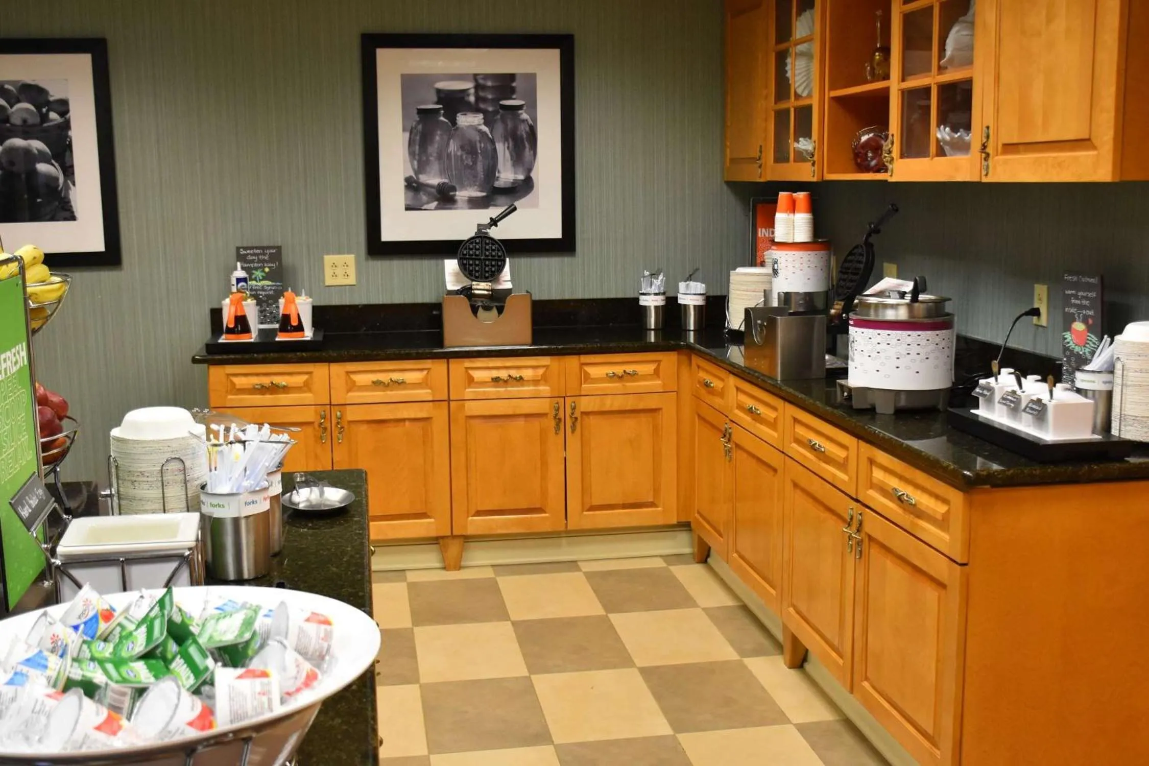 Restaurant/places to eat in Hampton Inn & Suites Chincoteague-Waterfront, Va