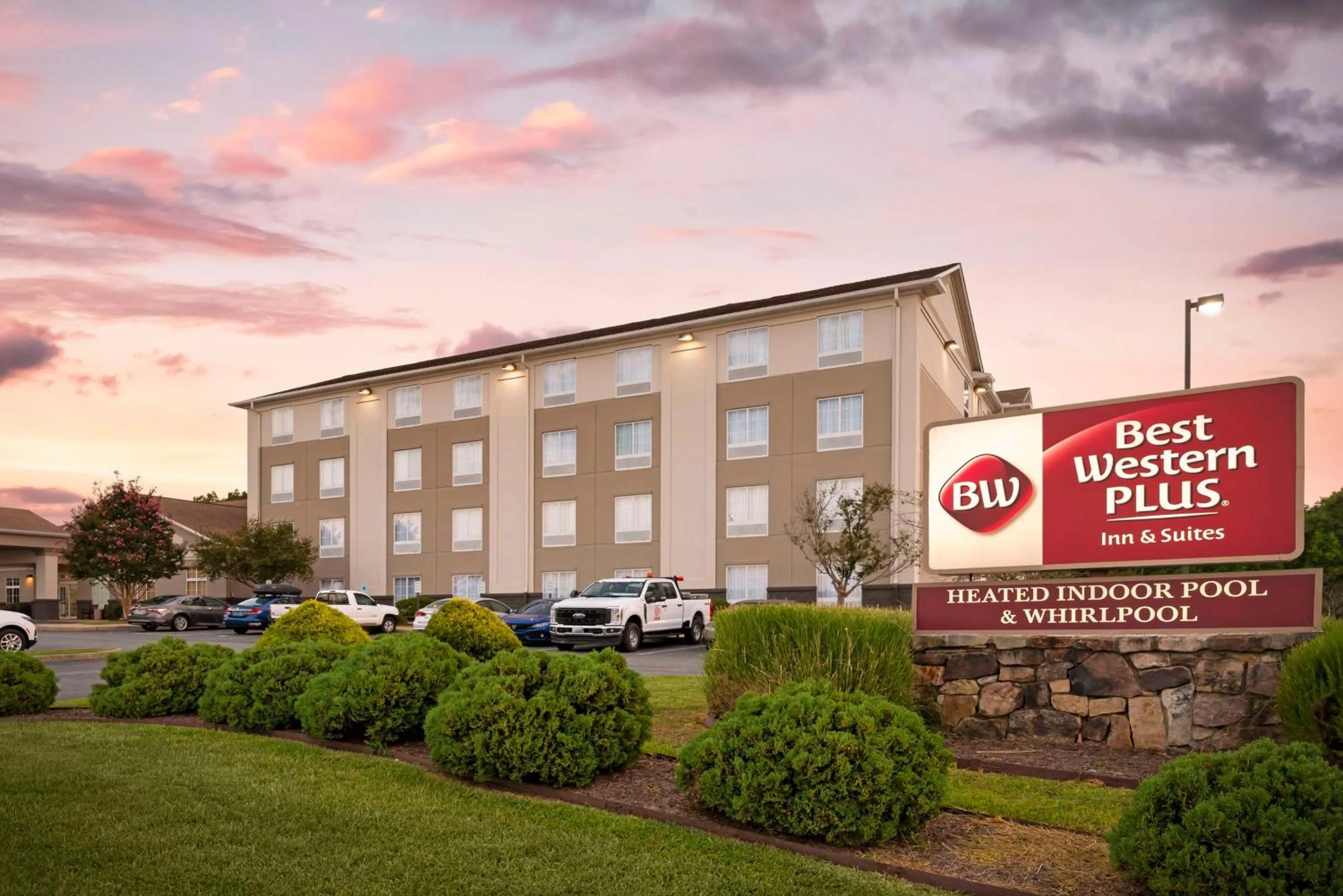 Property building in Best Western Plus Crossroads Inn & Suites
