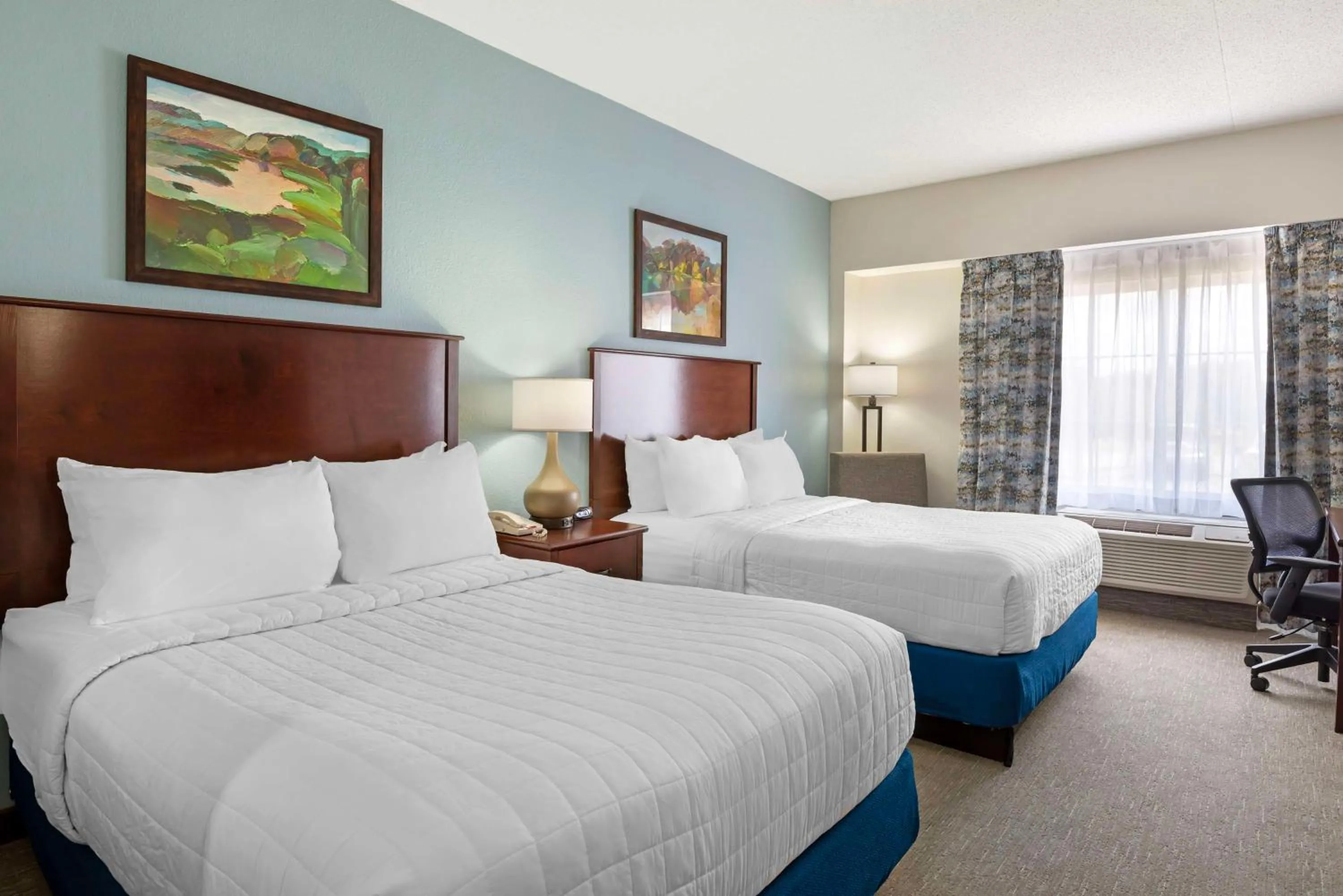 Bedroom, Bed in Best Western Plus Crossroads Inn & Suites