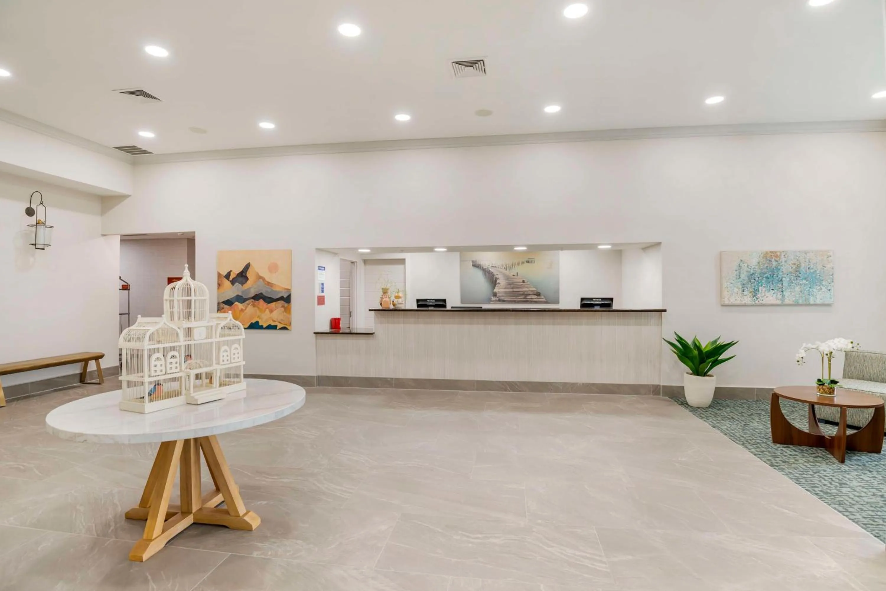 Lobby or reception in Best Western Plus Crossroads Inn & Suites