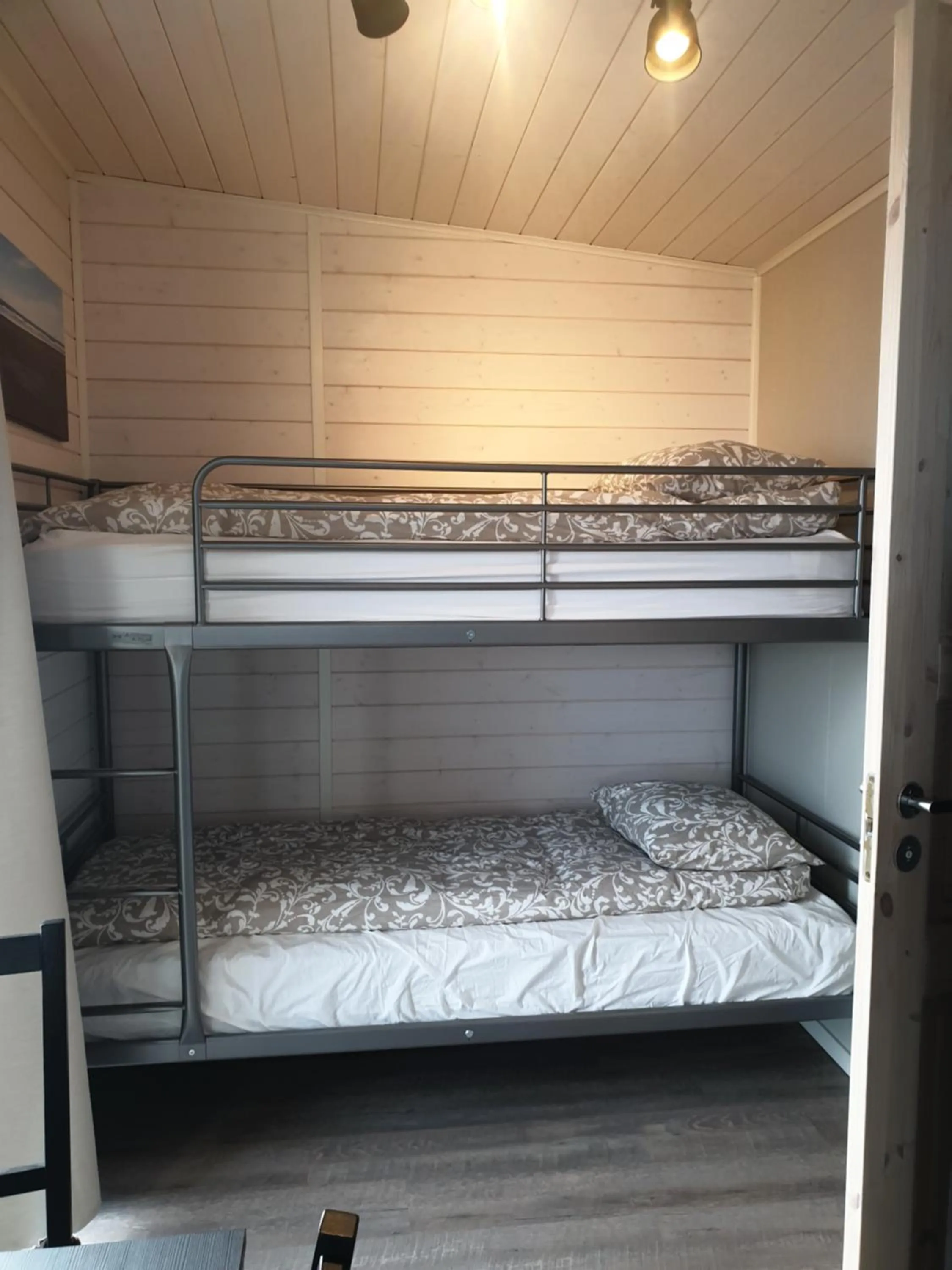 Bedroom, Bed in Black Beach Cottage Small