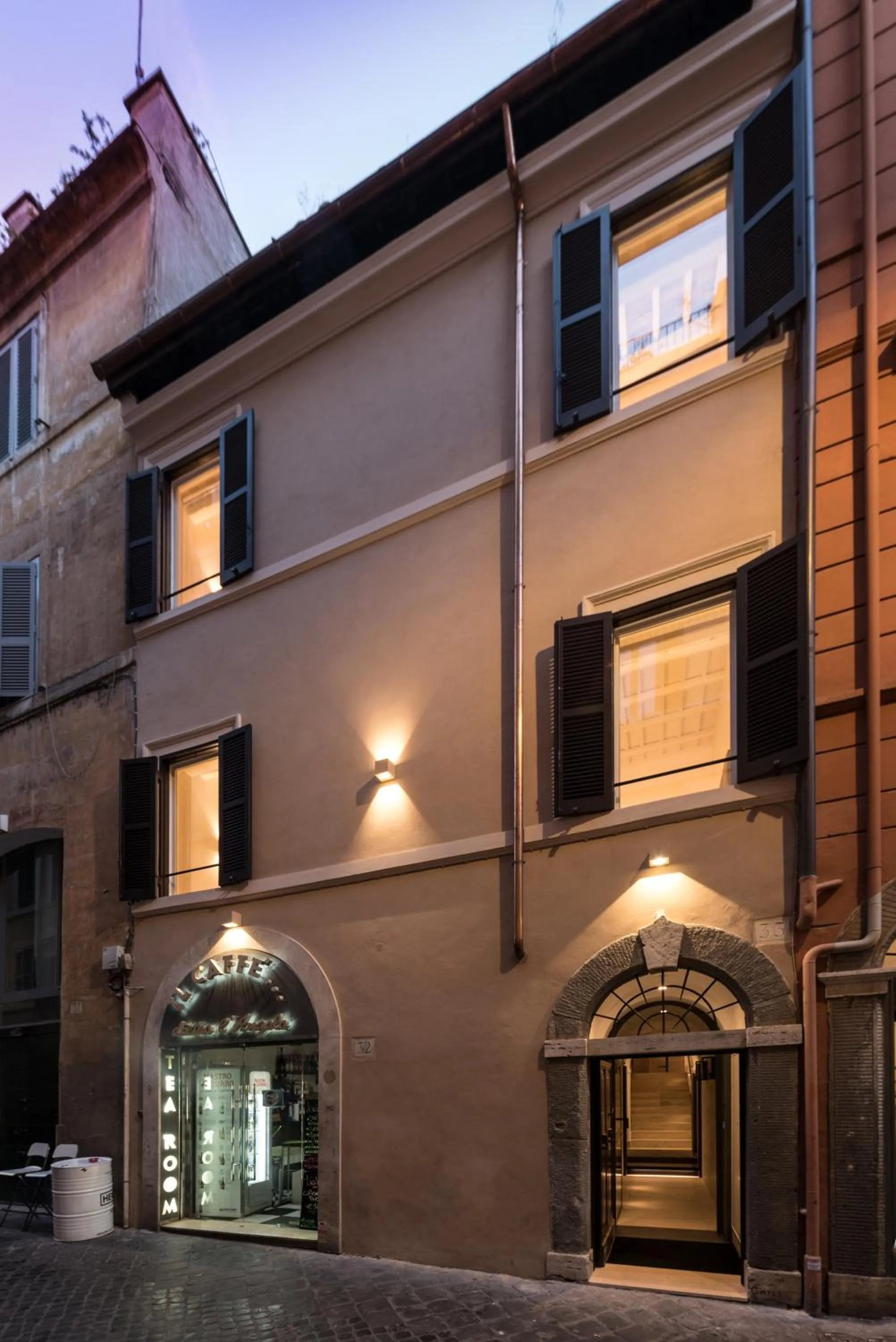 Property building in Laurina 33