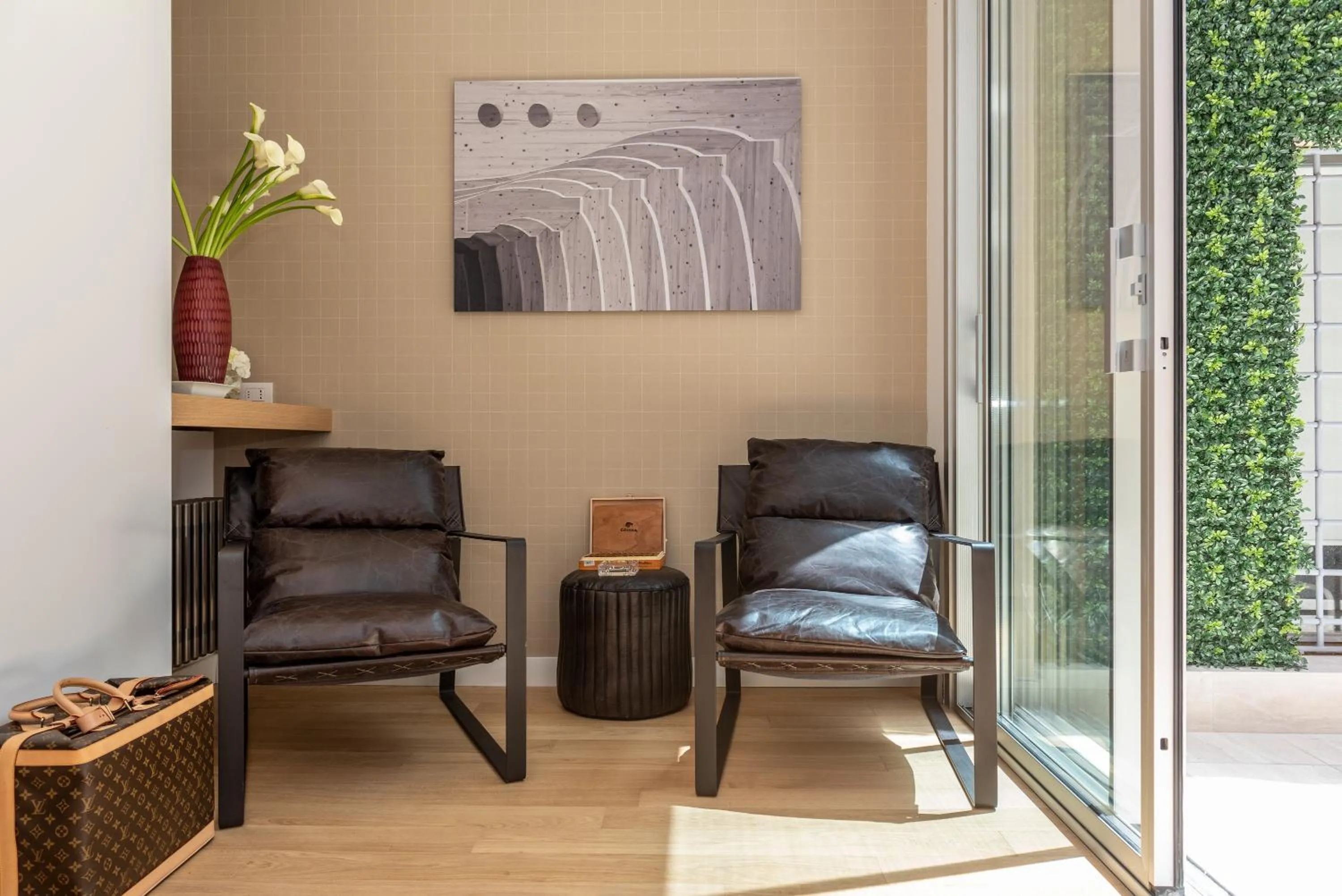 Communal lounge/ TV room in Laurina 33