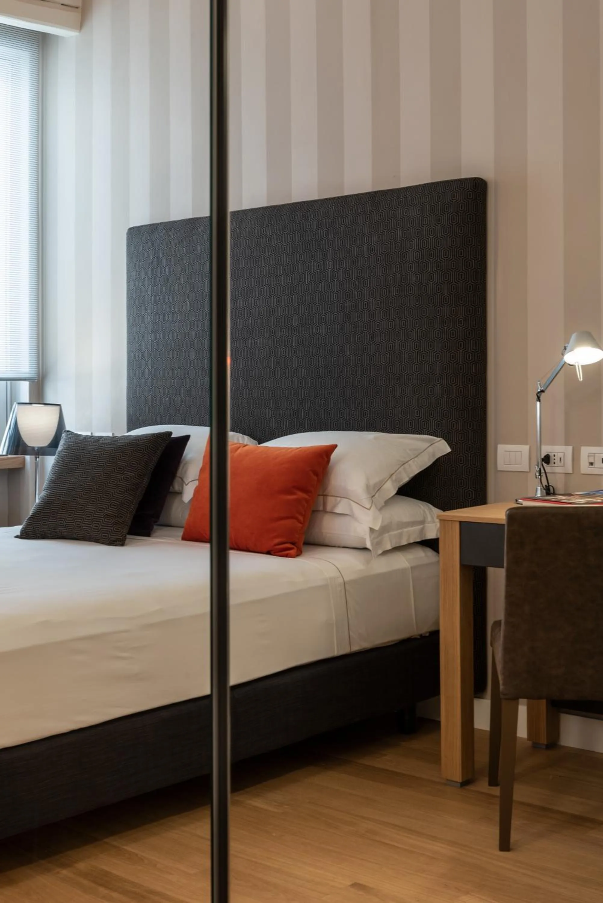 Photo of the whole room, Bed in Laurina 33