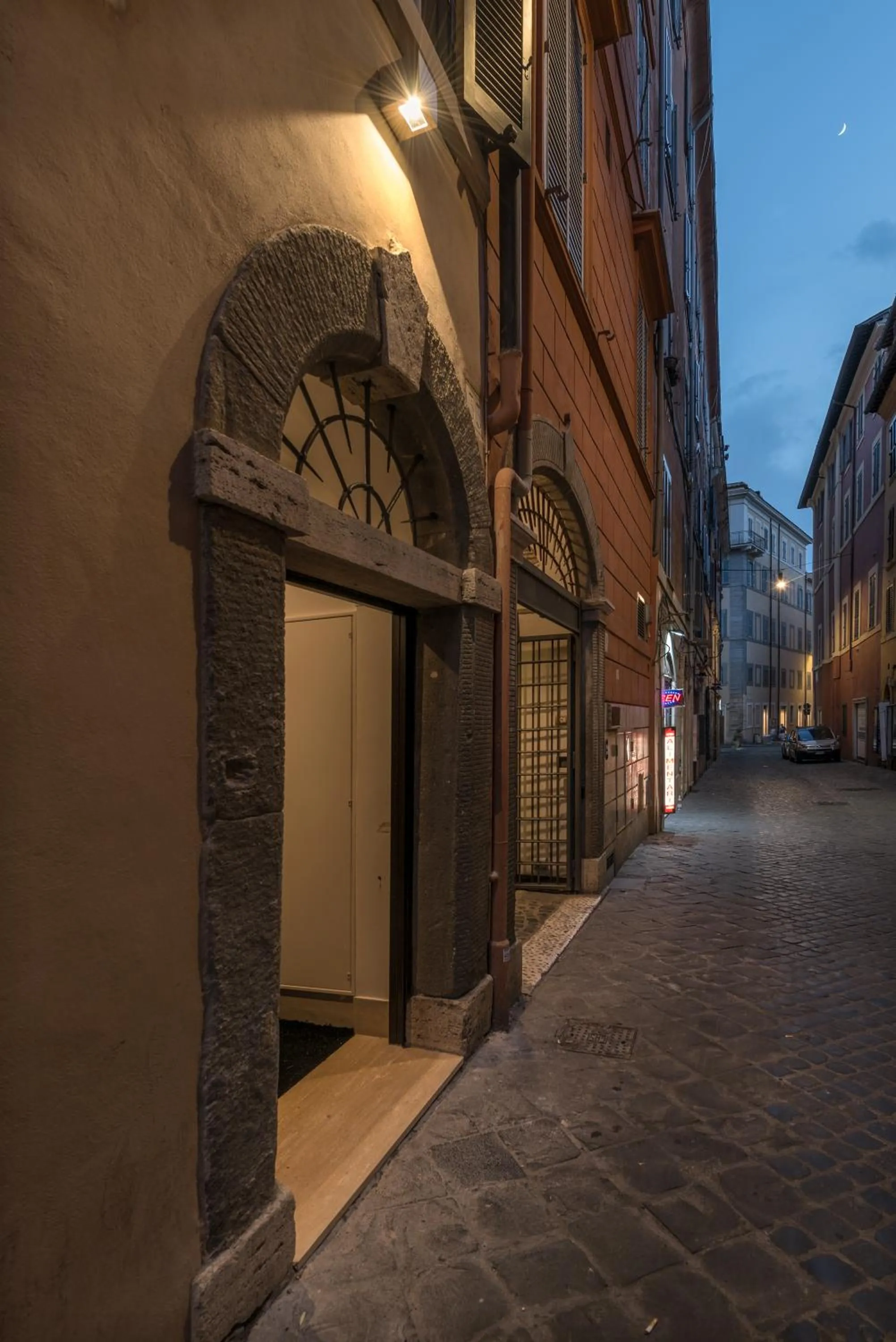 Property building in Laurina 33