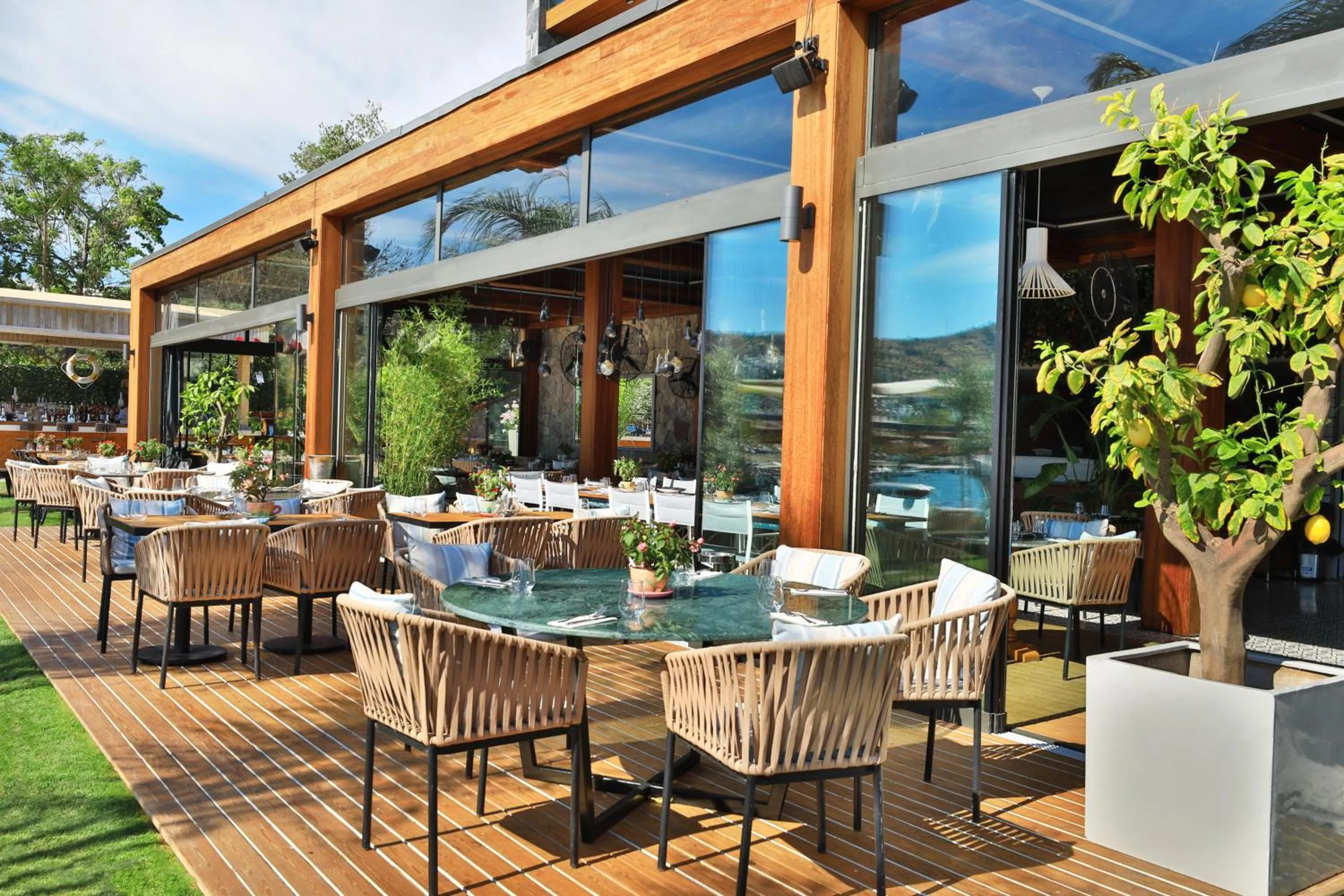 Restaurant/places to eat in Mare Deluxe Residences & Villas