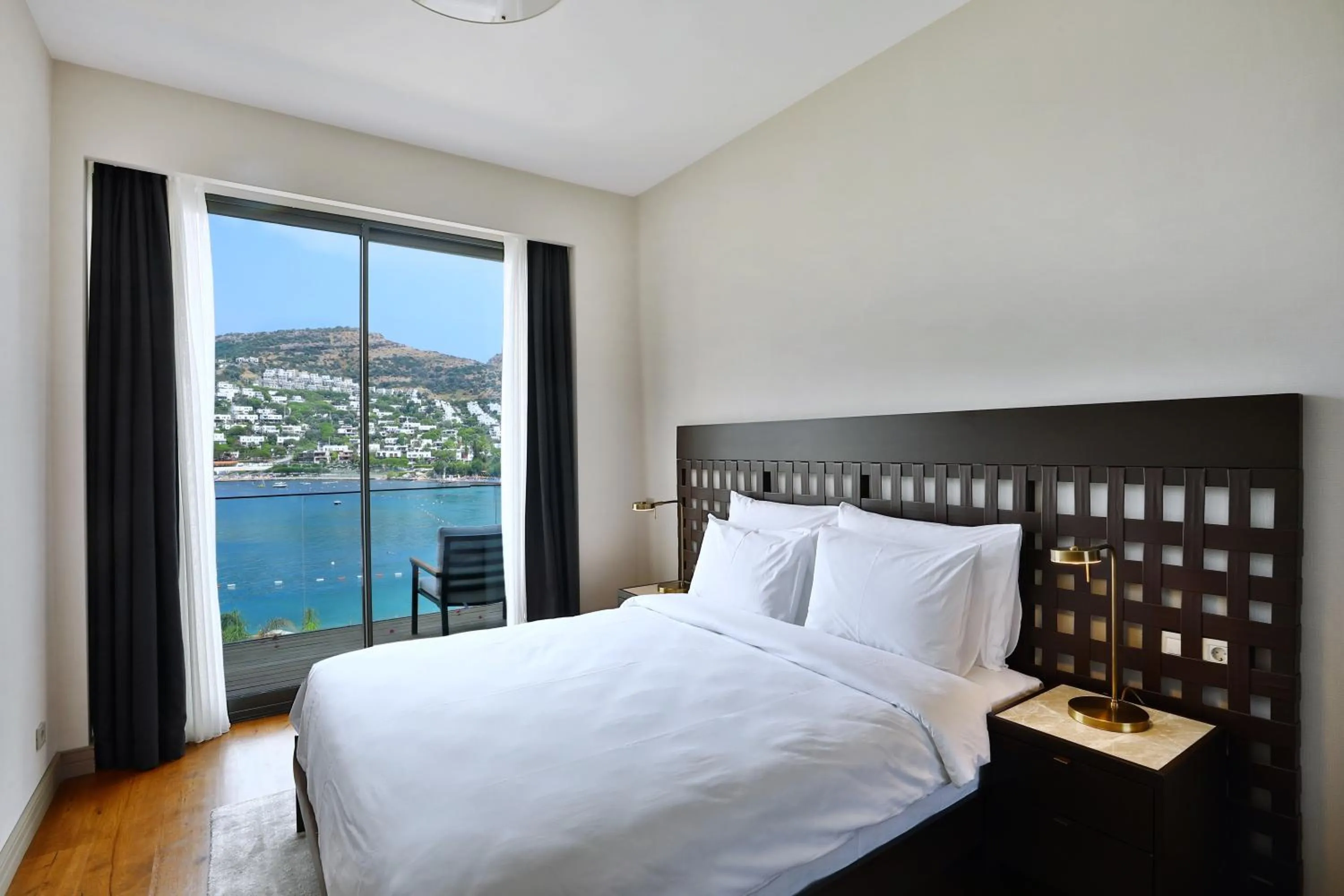 Bedroom, Bed in Mare Deluxe Residences & Villas