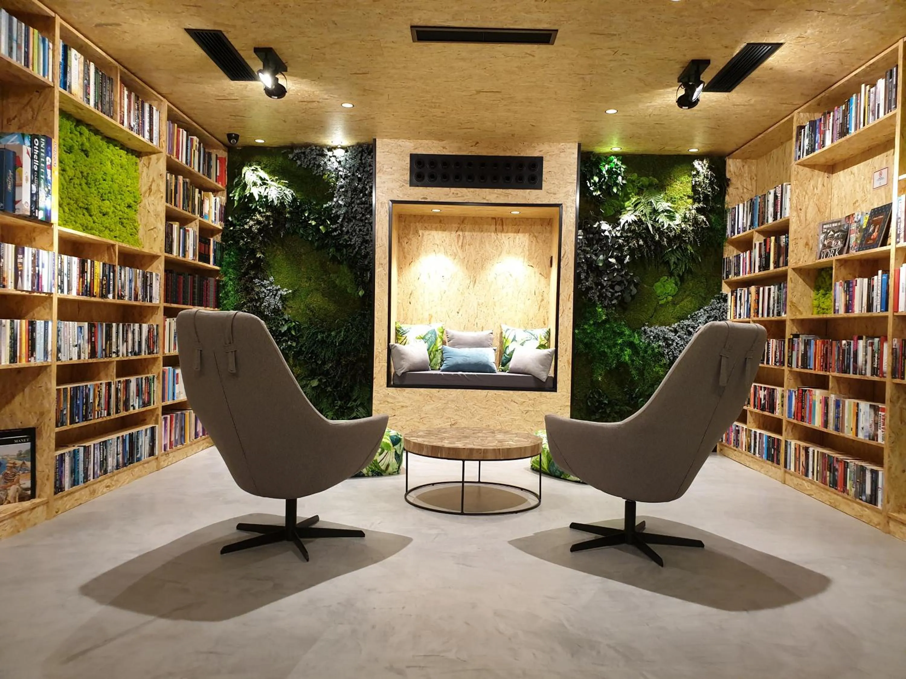 Library in MB Hostels Premium ECO - Adults Recommended