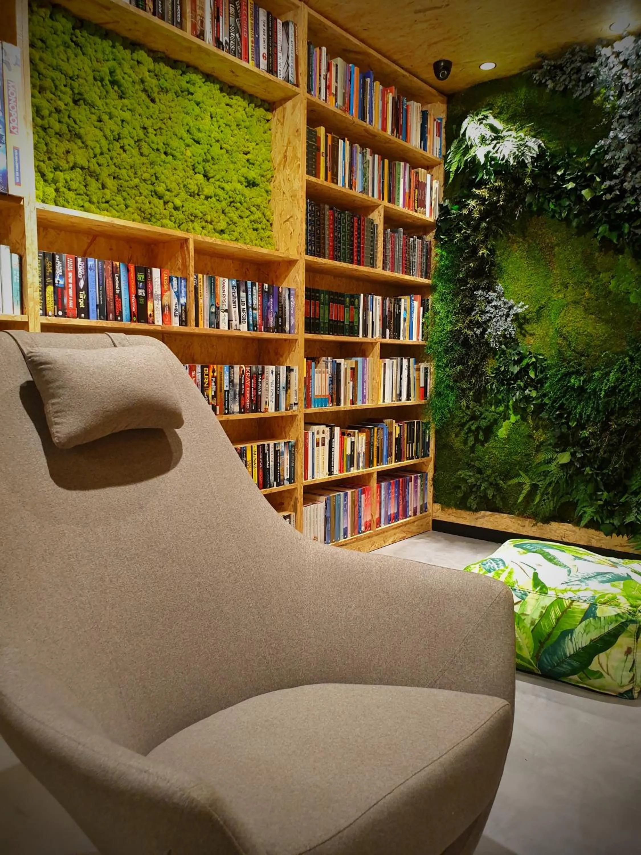 Library in MB Hostels Premium ECO - Adults Recommended