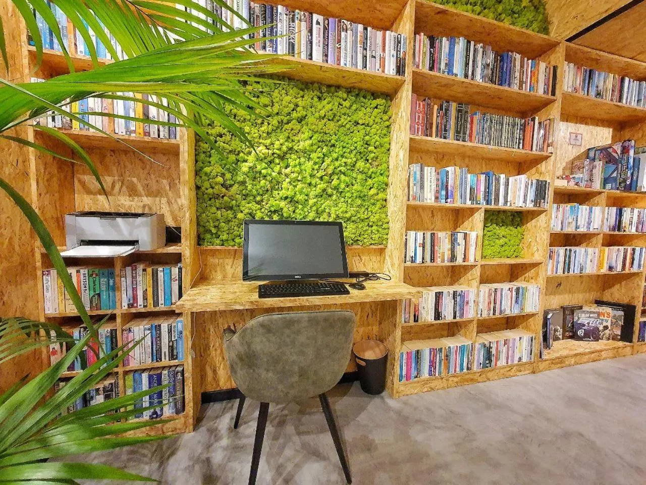 Library in MB Hostels Premium ECO - Adults Recommended