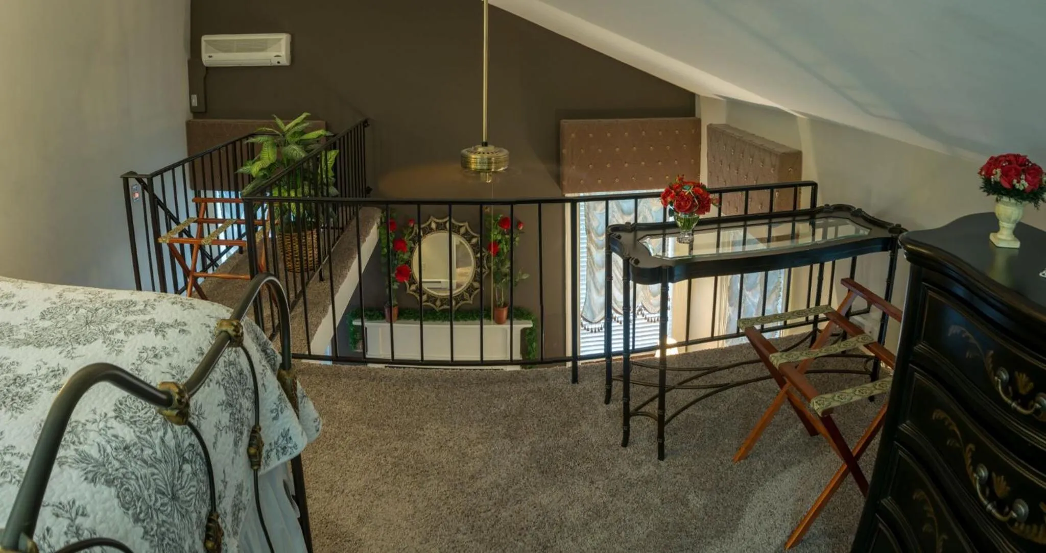 Bed in The Richard Johnston Inn & 1890 Caroline House