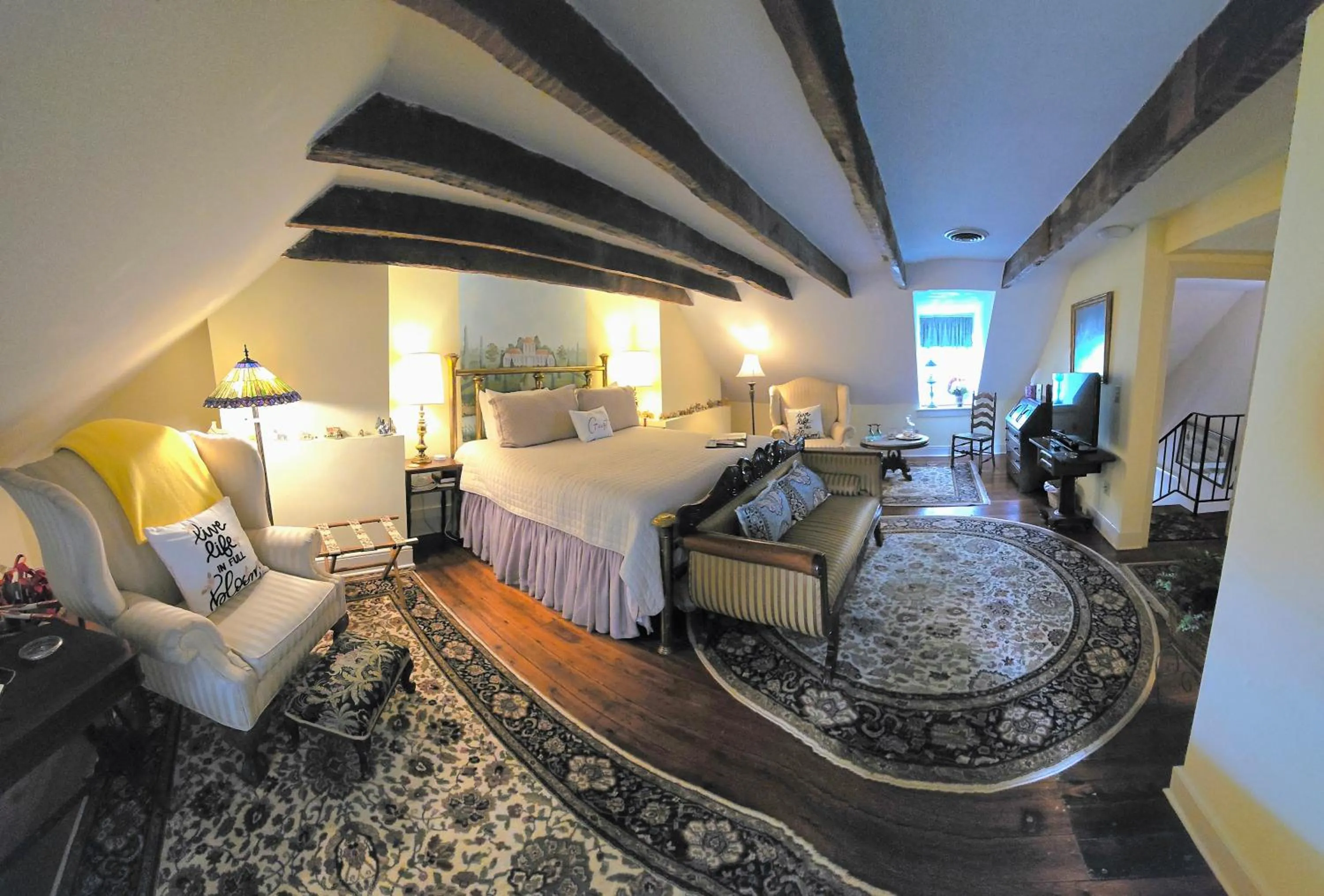 Bed in The Richard Johnston Inn & 1890 Caroline House