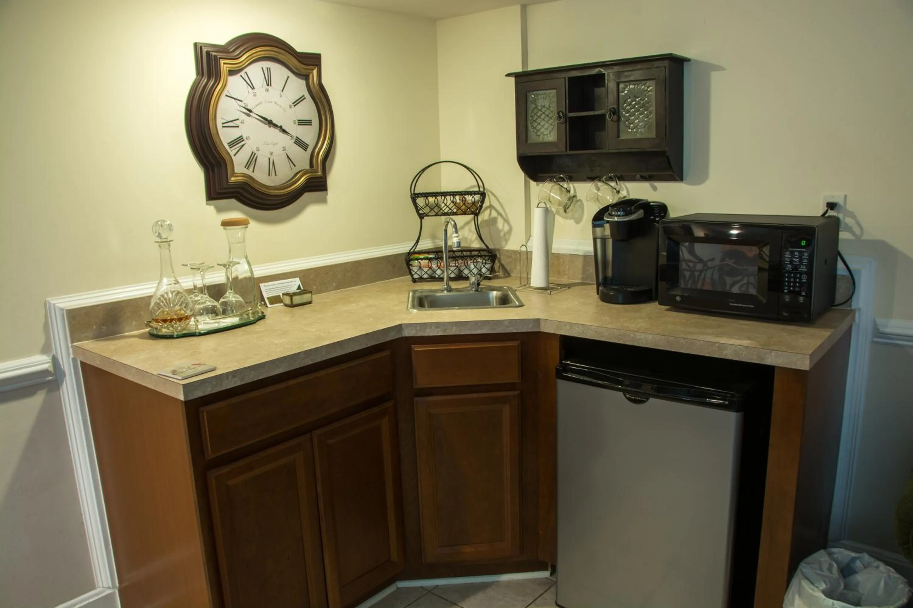 The Richard Johnston Inn & 1890 Caroline House