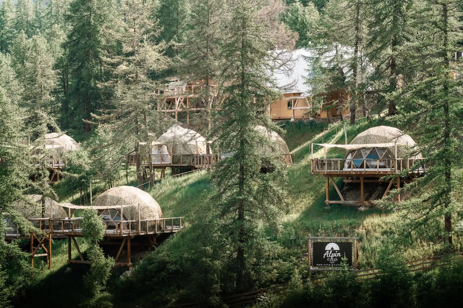 Property building in Alpin D'Hôme Hôtel & Spa