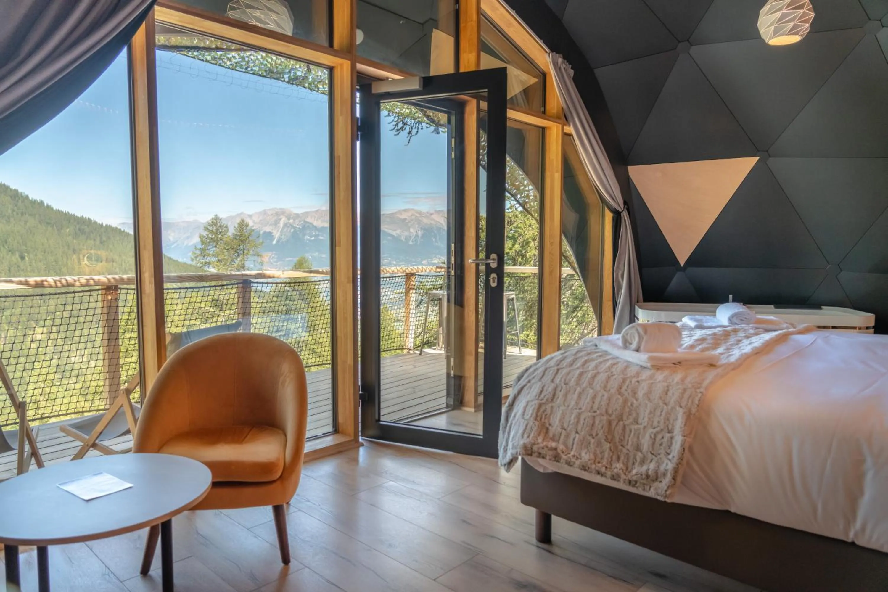 Photo of the whole room, Bed in Alpin D'Hôme Hôtel & Spa