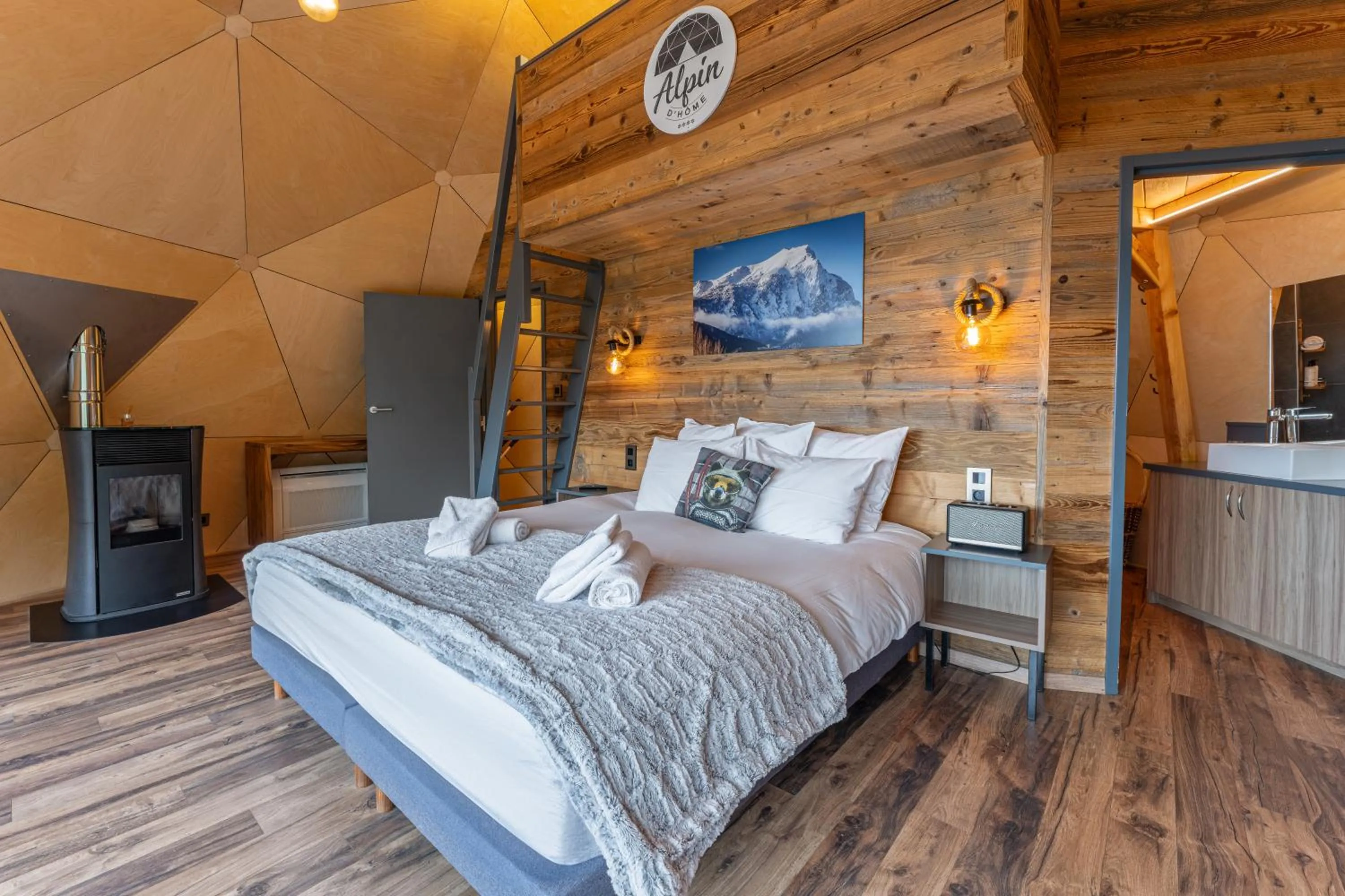 Bedroom, Bed in Alpin D'Hôme Hôtel & Spa