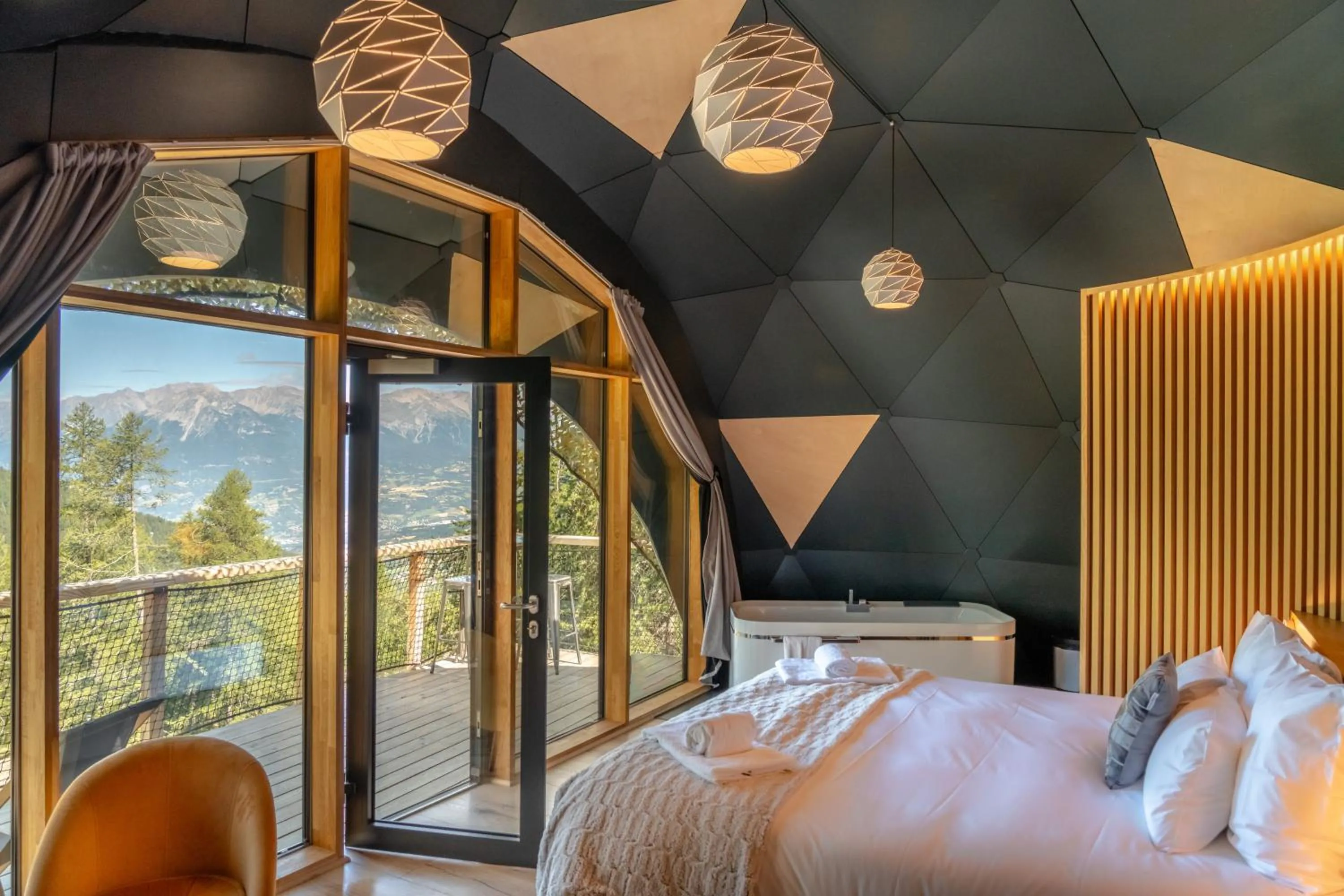 Photo of the whole room, Bed in Alpin D'Hôme Hôtel & Spa