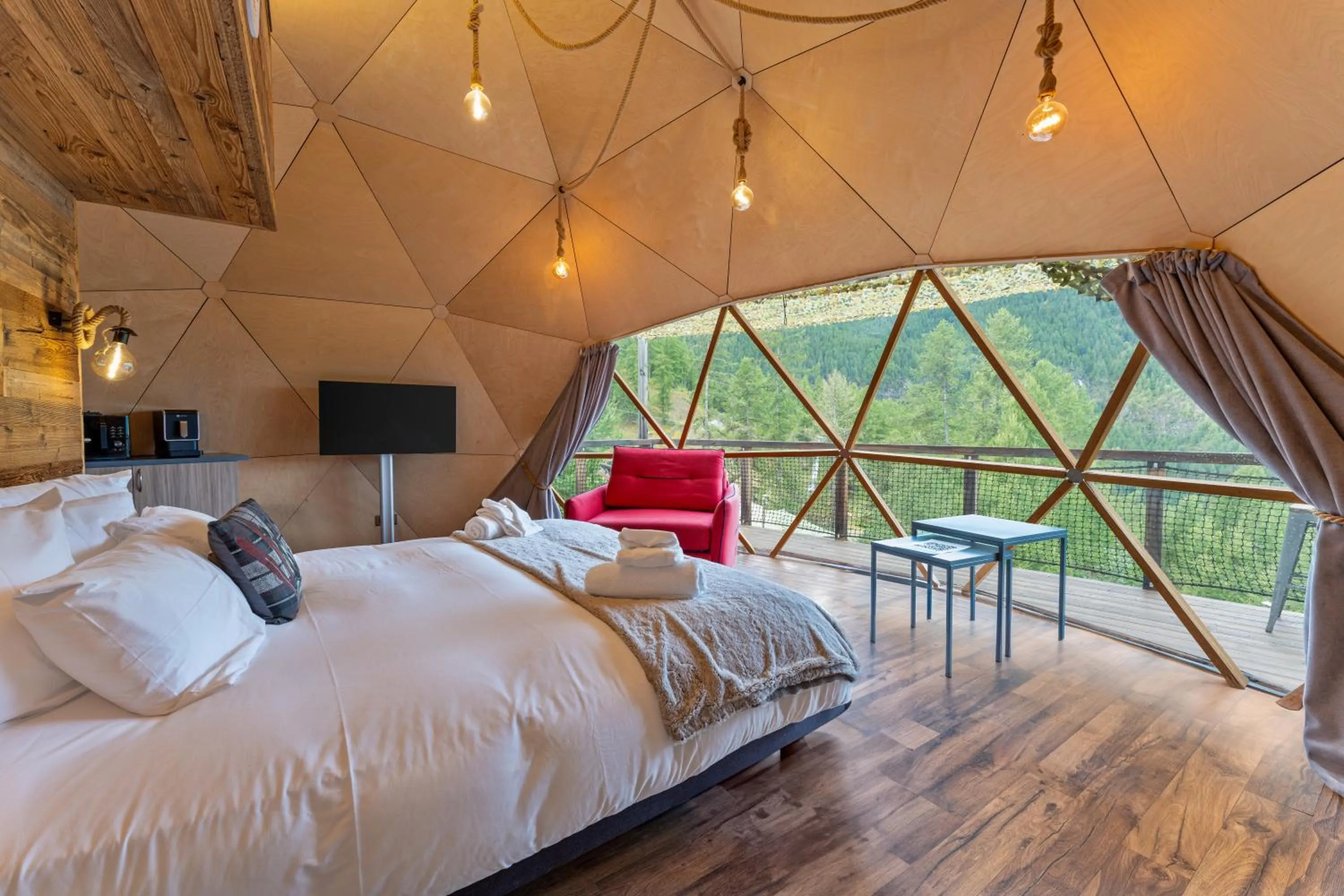 Bedroom, Bed in Alpin D'Hôme Hôtel & Spa