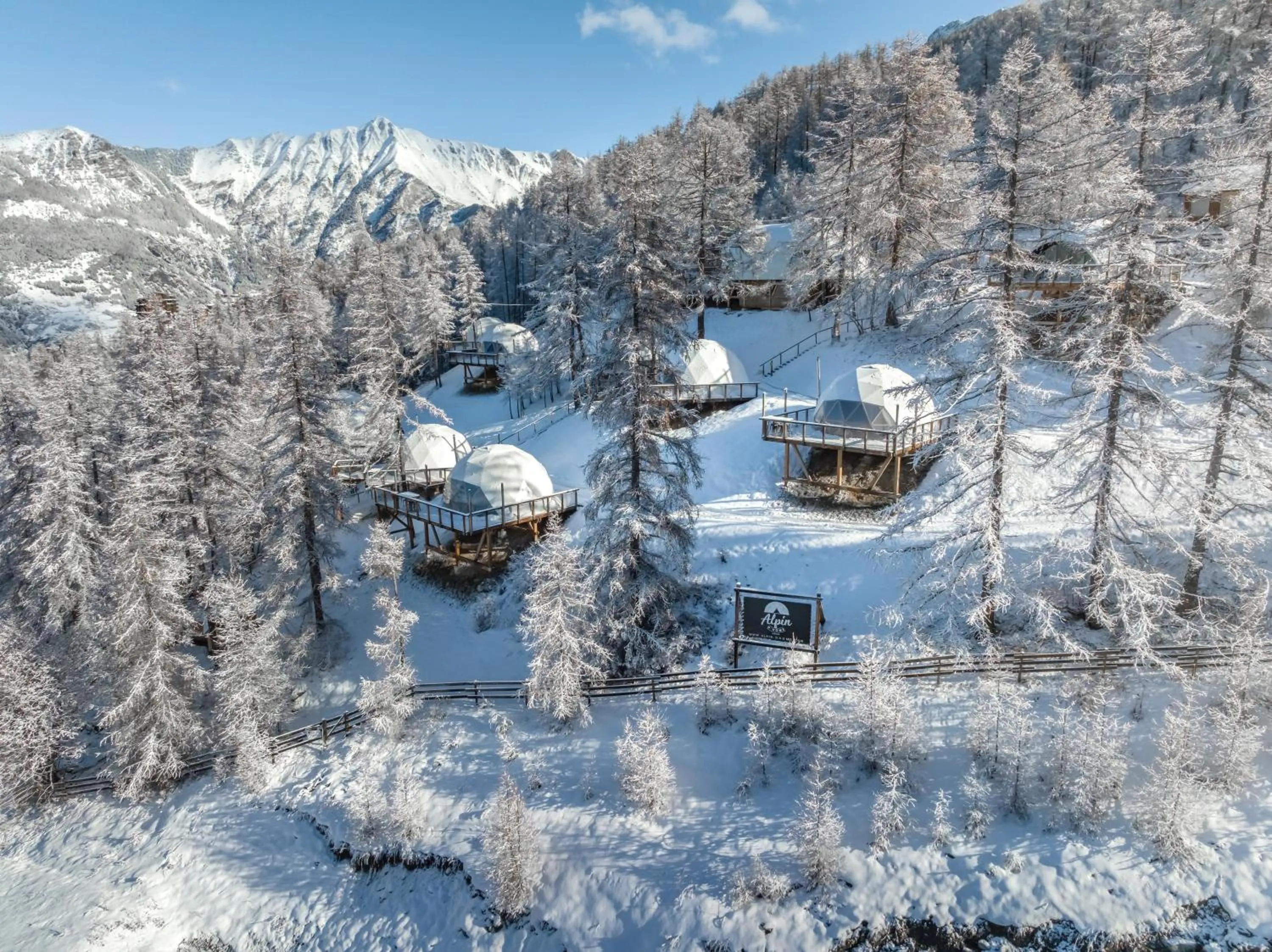 Property building in Alpin D'Hôme Hôtel & Spa