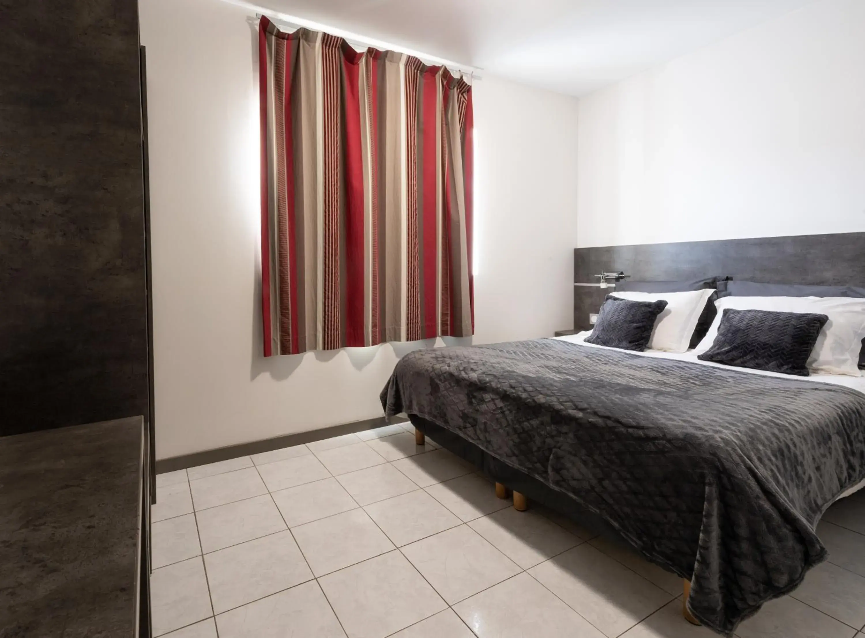 Superior Queen Room in Hôtel de la Gare Superior Queen Room in Hôtel de la Gare