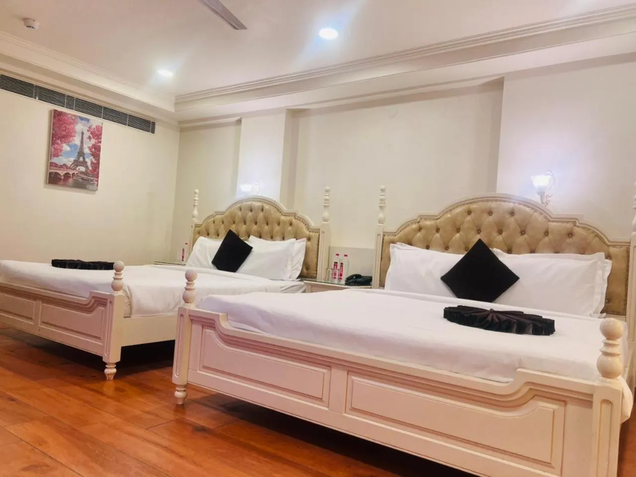 Bed in Hotel Magenta-City Center Bani Park Jaipur