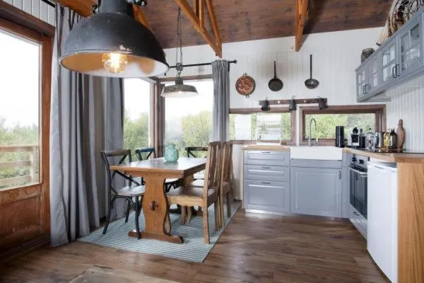 Kitchen or kitchenette in Mulakot Cosy Cabins