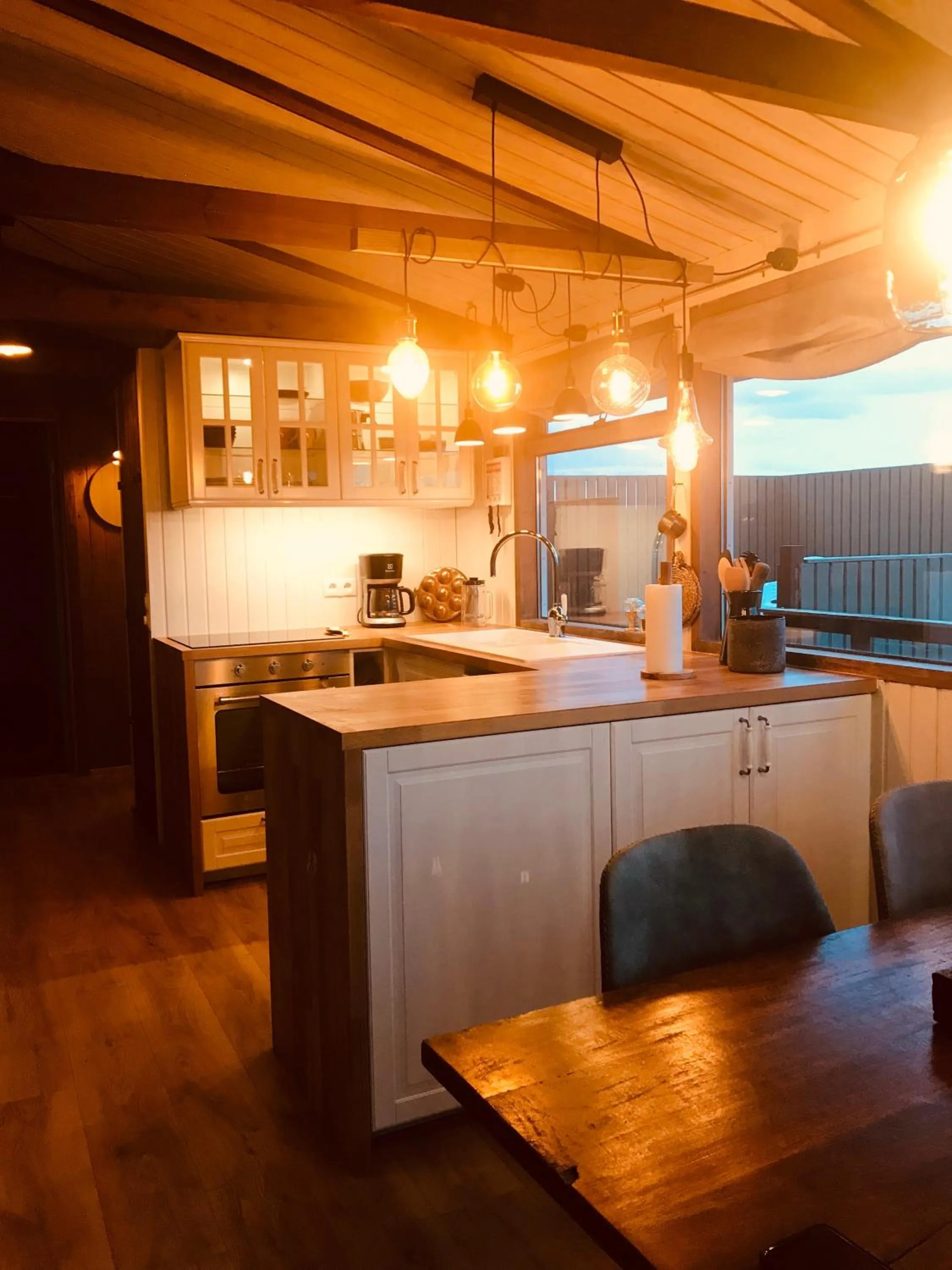 Kitchen or kitchenette in Mulakot Cosy Cabins