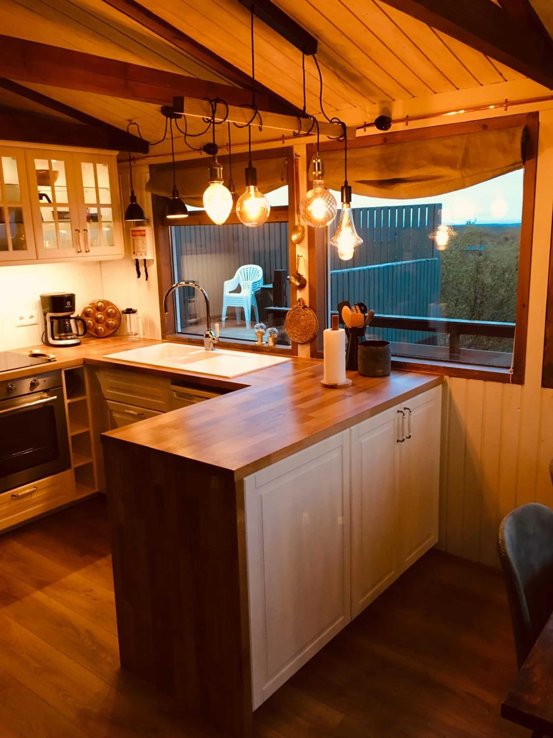 Kitchen or kitchenette in Mulakot Cosy Cabins